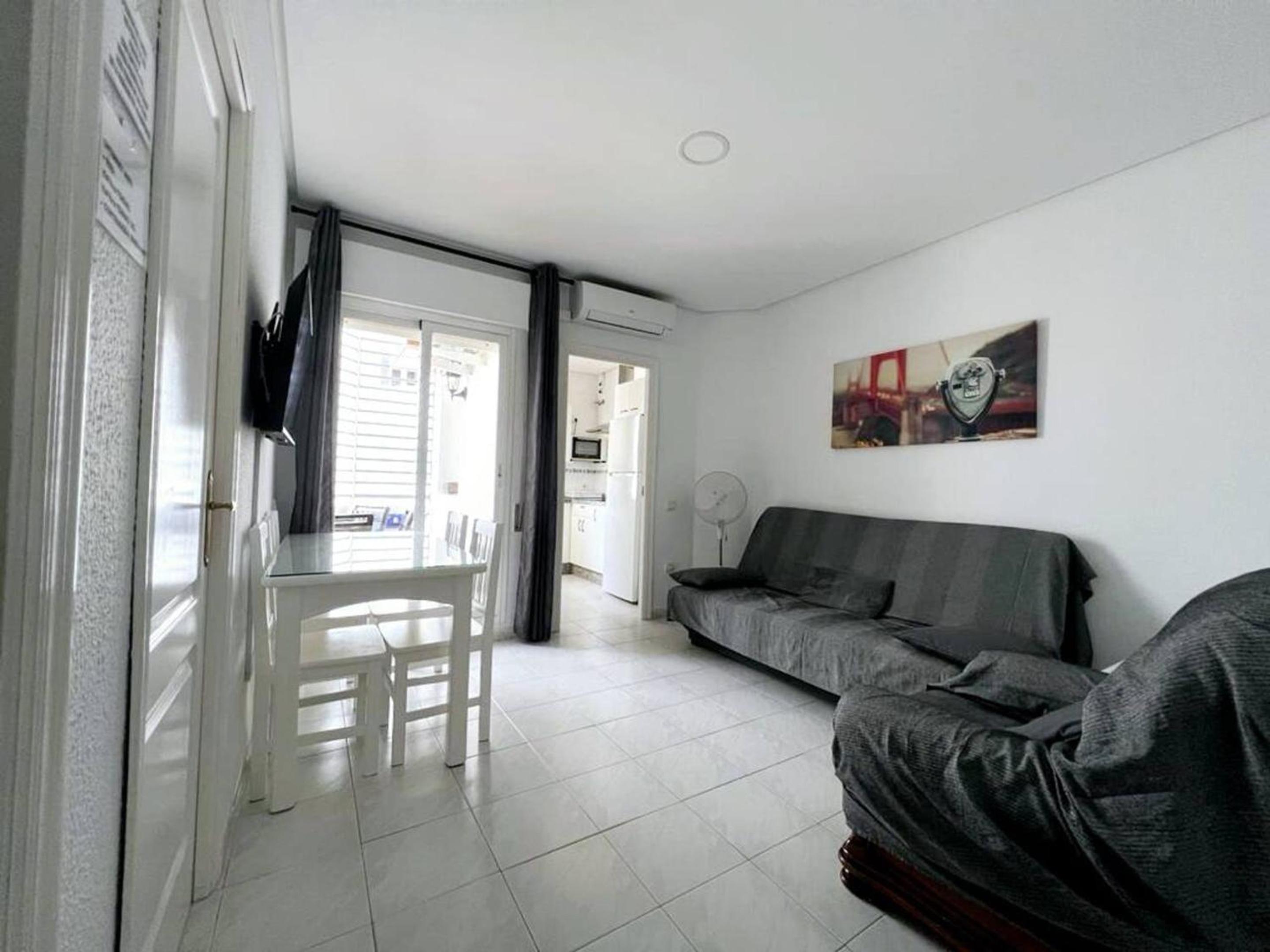 Spacious Apartment in Barbate with Air Conditioning and Comfort