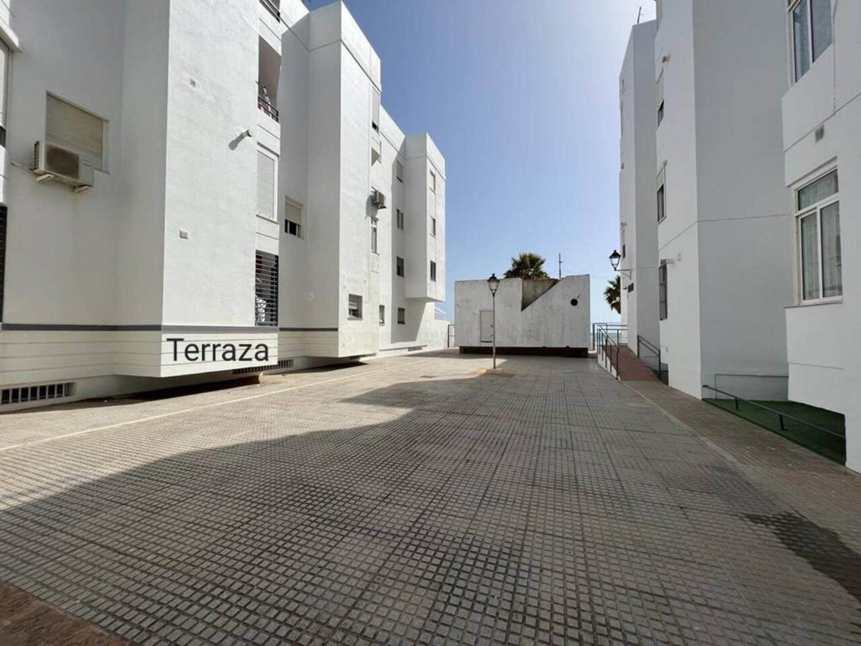 Spacious Apartment in Barbate with Air Conditioning and Comfort