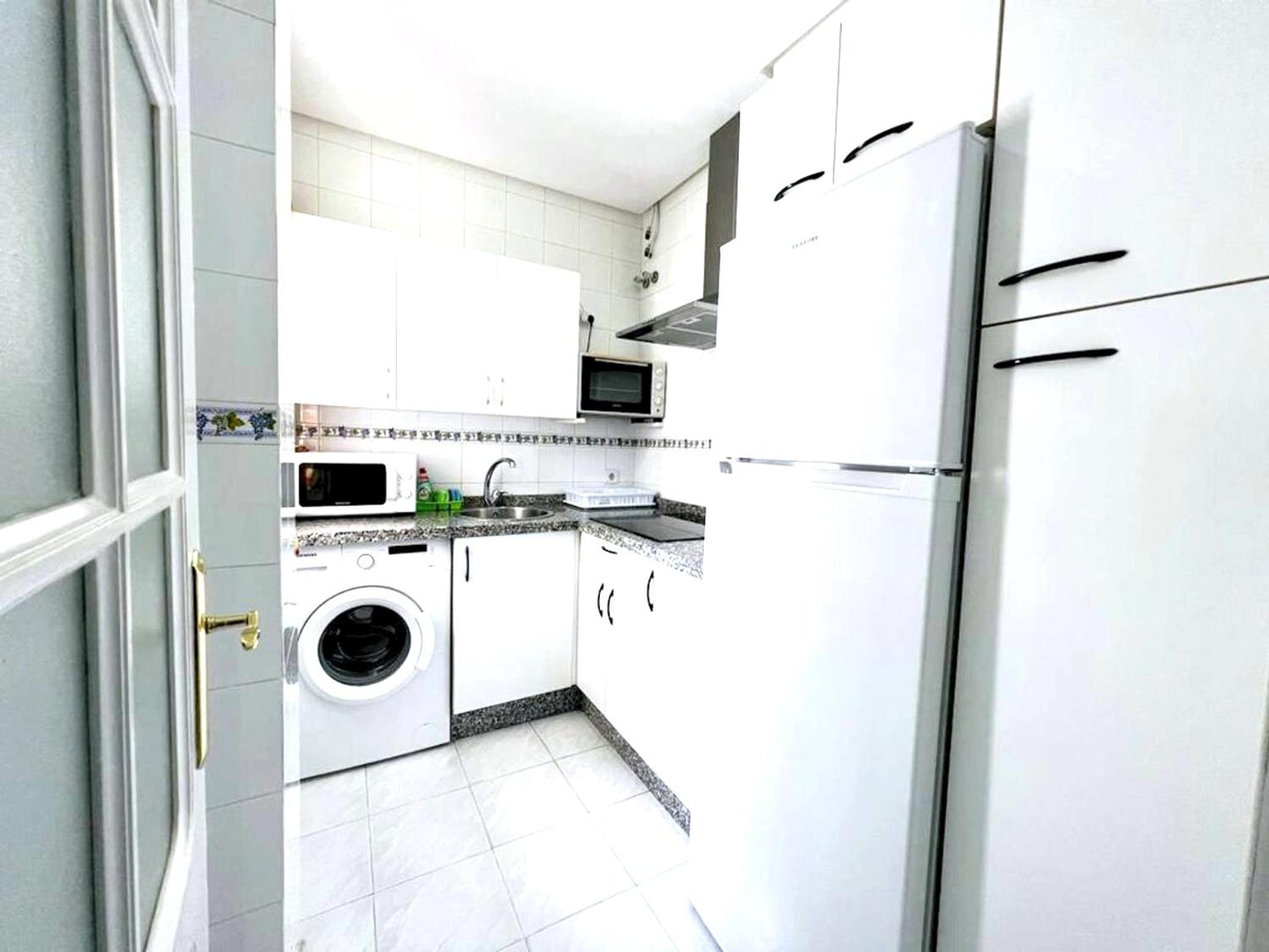 Spacious Apartment in Barbate with Air Conditioning and Comfort