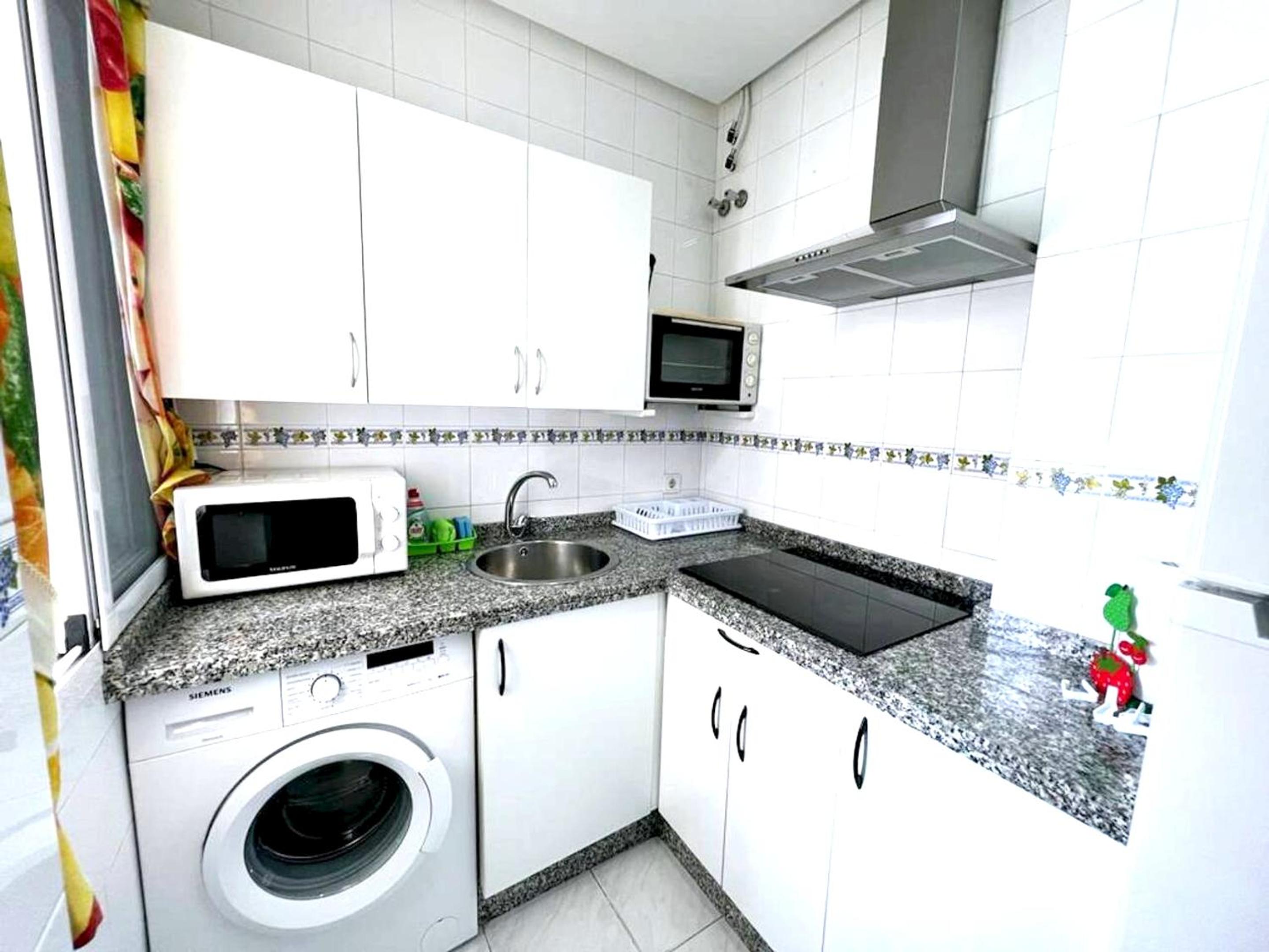 Spacious Apartment in Barbate with Air Conditioning and Comfort