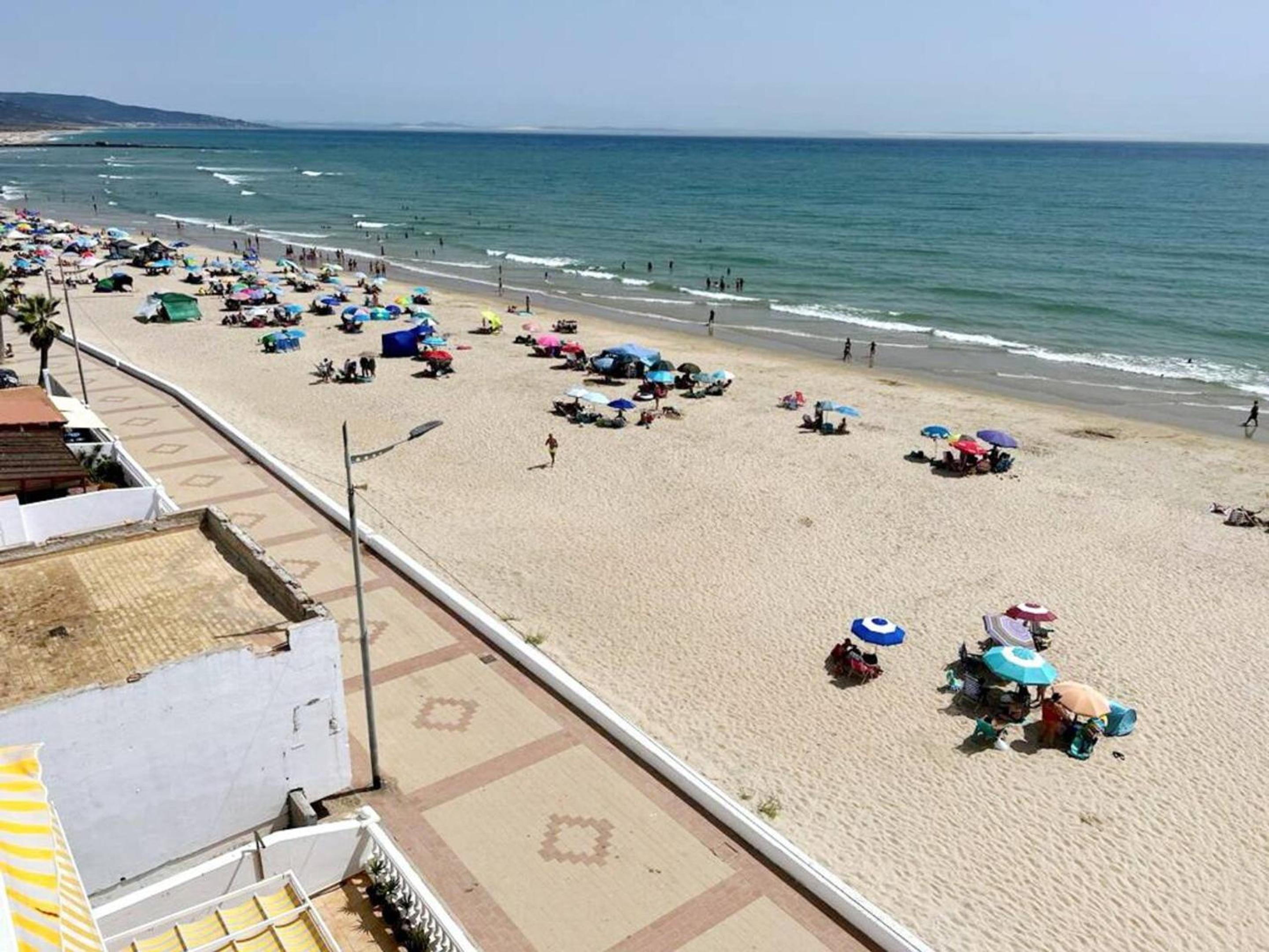 Spacious Apartment in Barbate with Air Conditioning and Comfort
