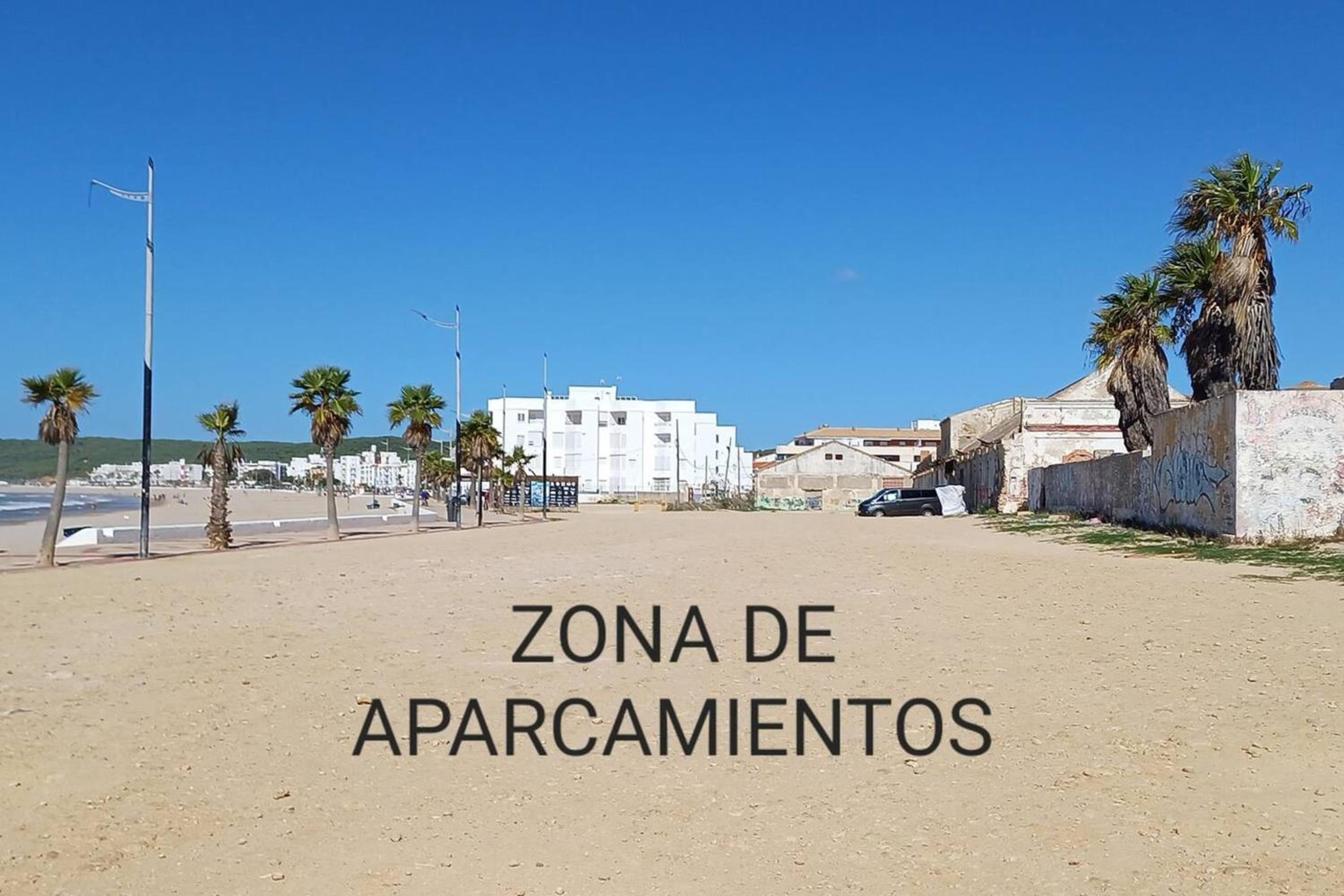 Spacious Apartment in Barbate with Air Conditioning and Comfort