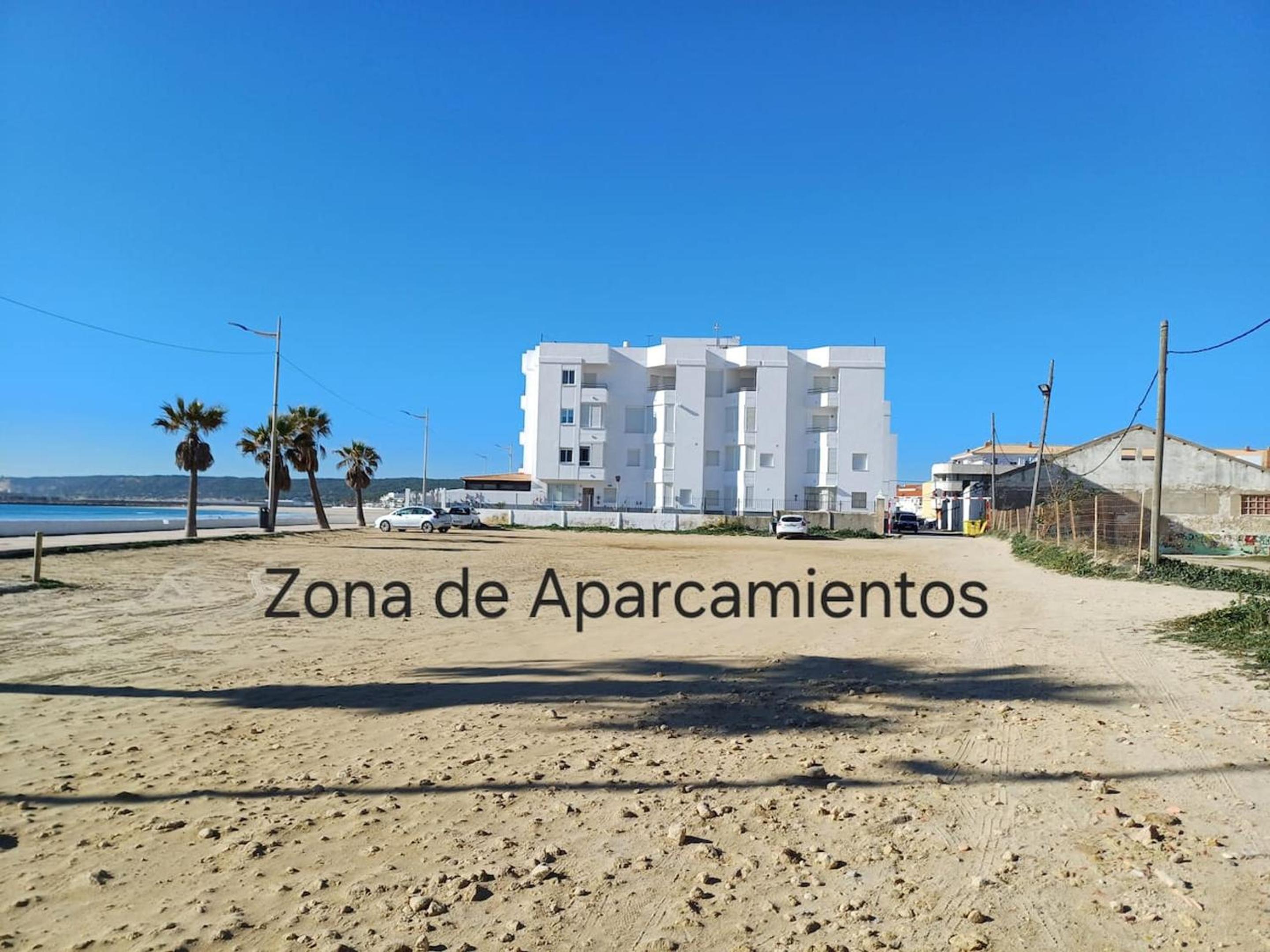 Spacious Apartment in Barbate with Air Conditioning and Comfort