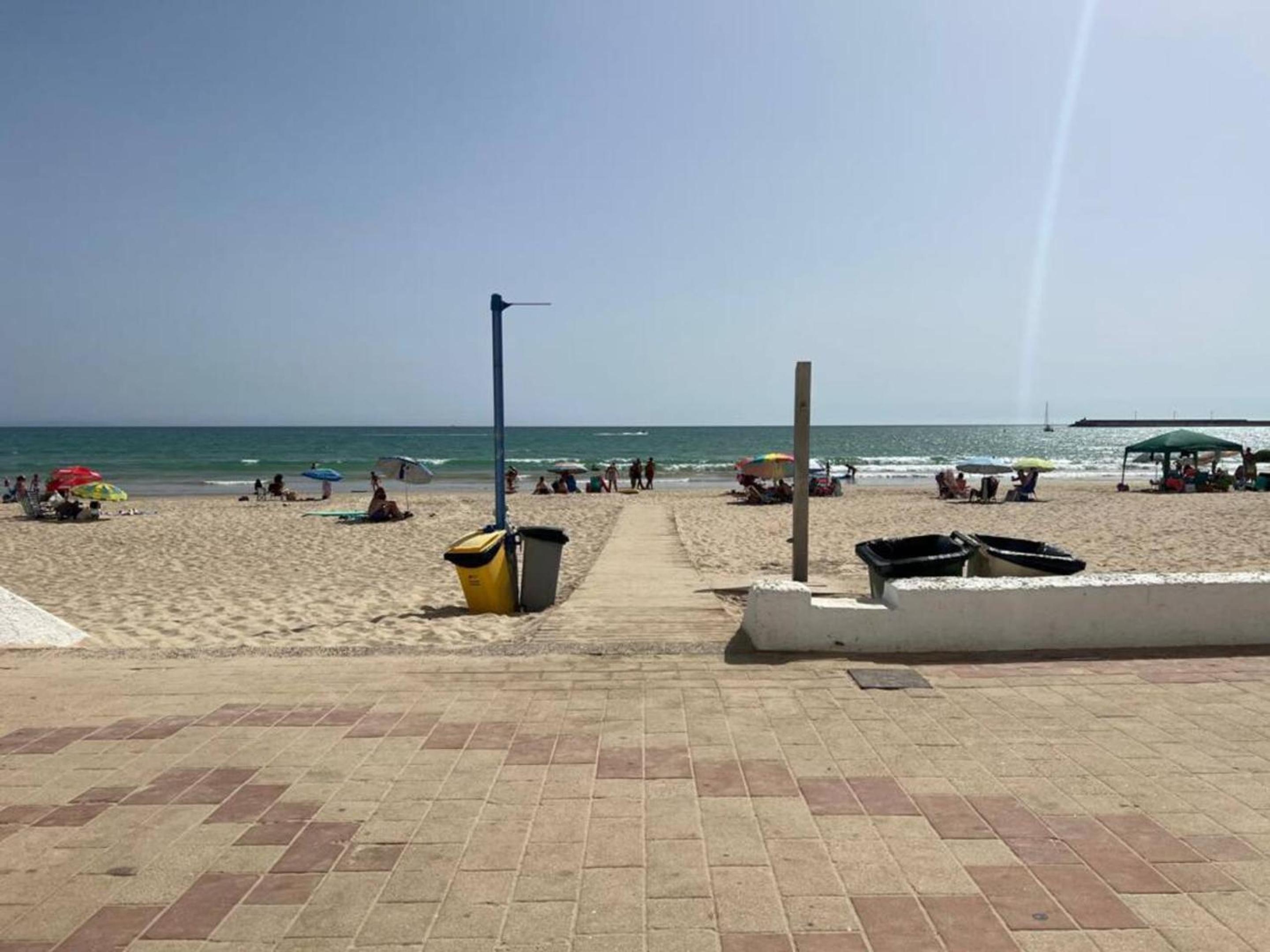 Spacious Apartment in Barbate with Air Conditioning and Comfort
