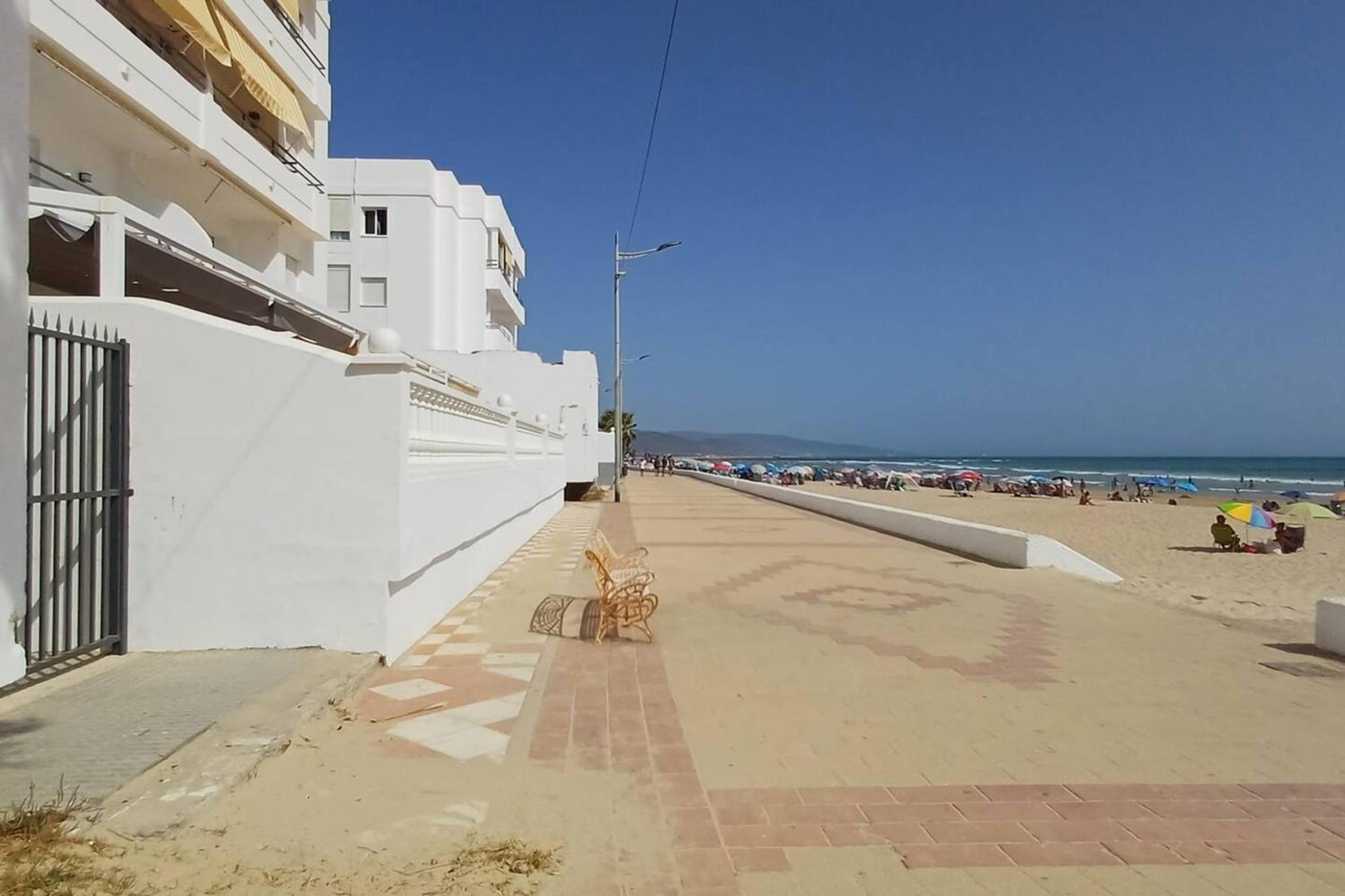 Spacious Apartment in Barbate with Air Conditioning and Comfort