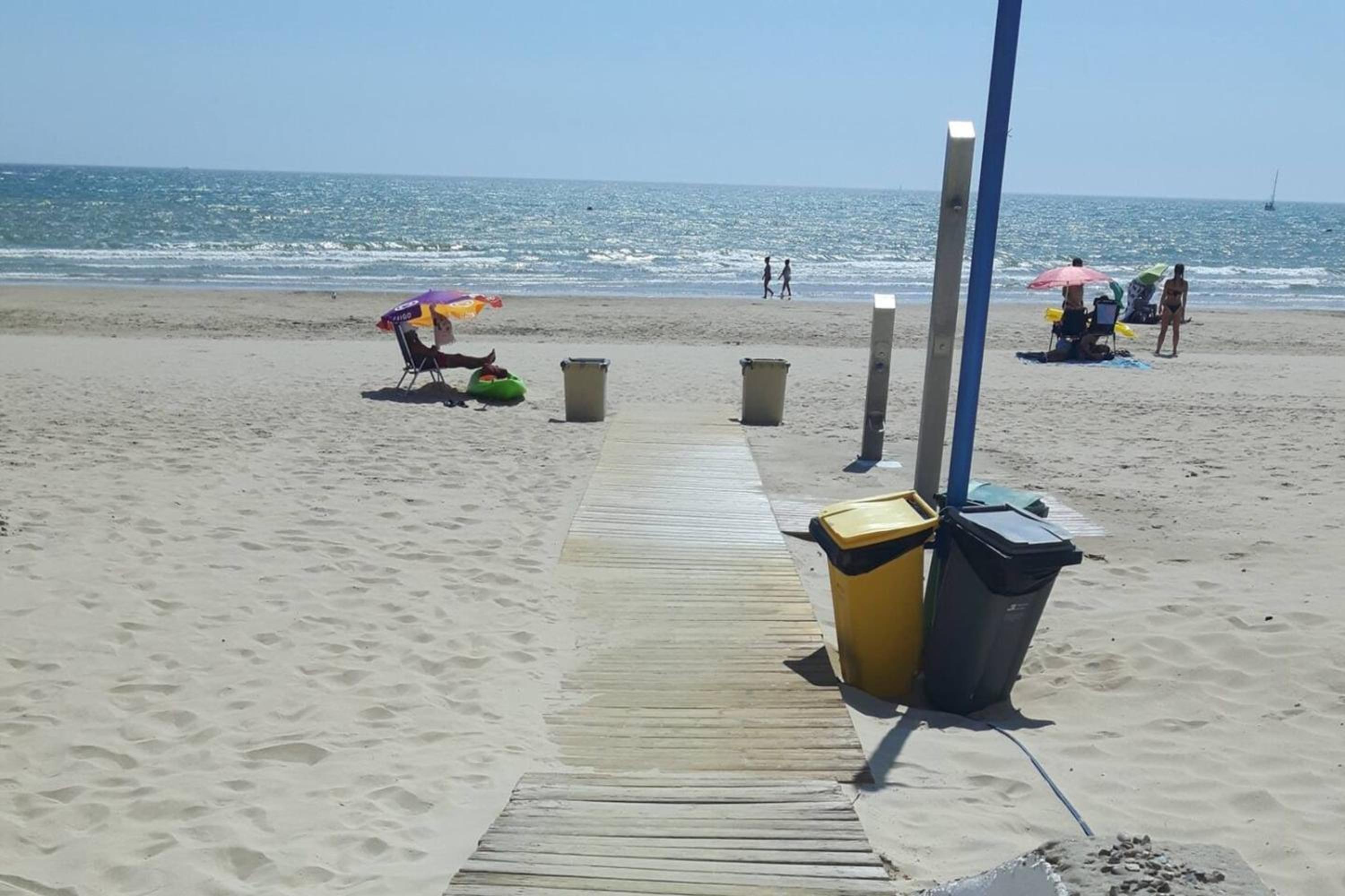 Spacious Apartment in Barbate with Air Conditioning and Comfort