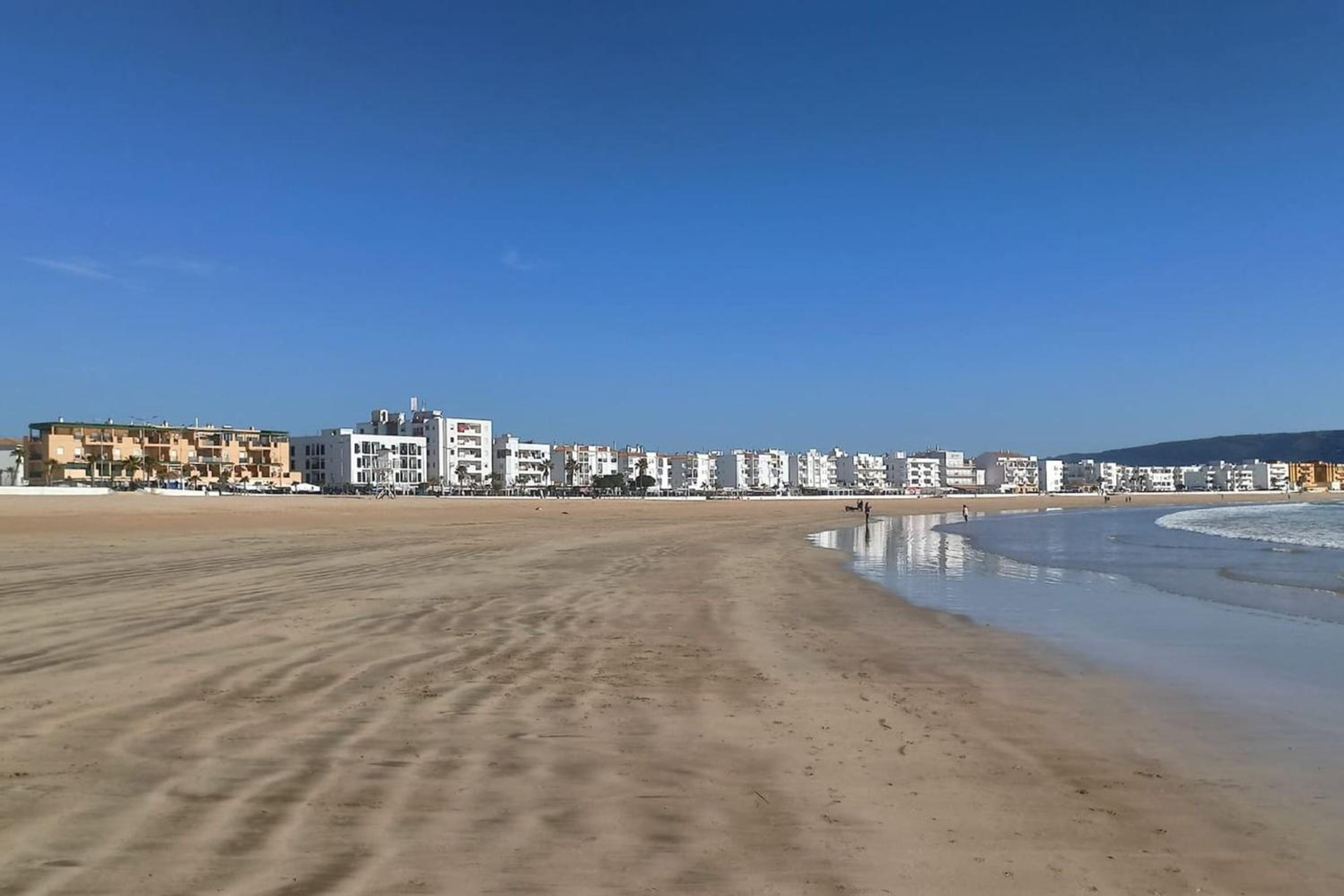 Spacious Apartment in Barbate with Air Conditioning and Comfort