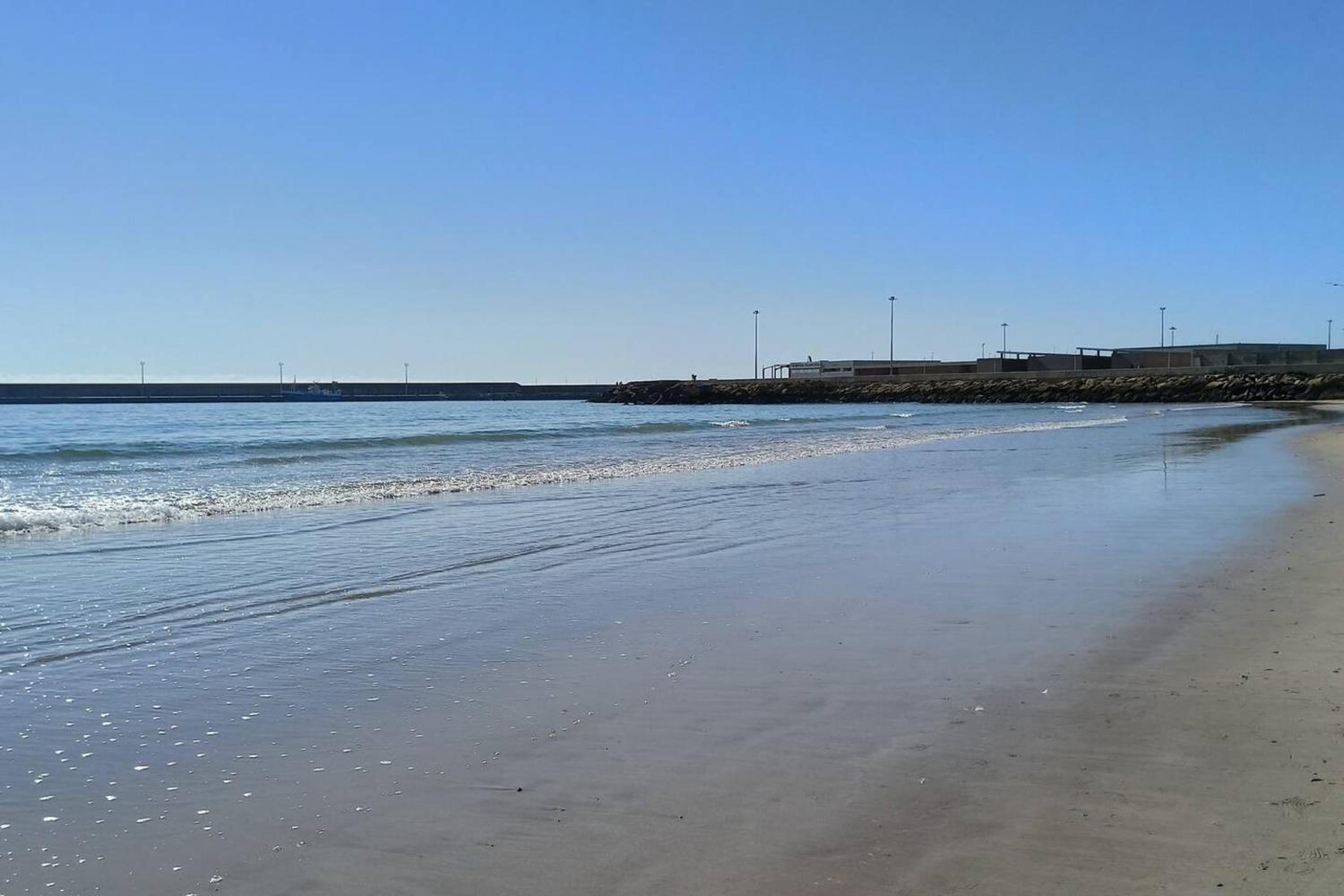 Spacious Apartment in Barbate with Air Conditioning and Comfort