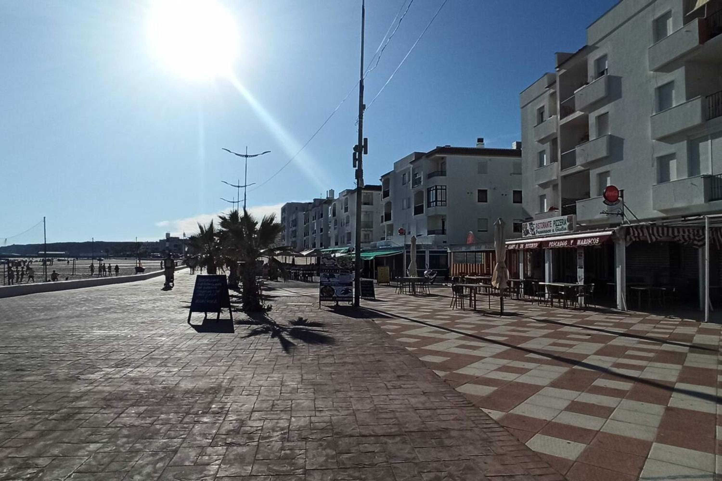 Spacious Apartment in Barbate with Air Conditioning and Comfort