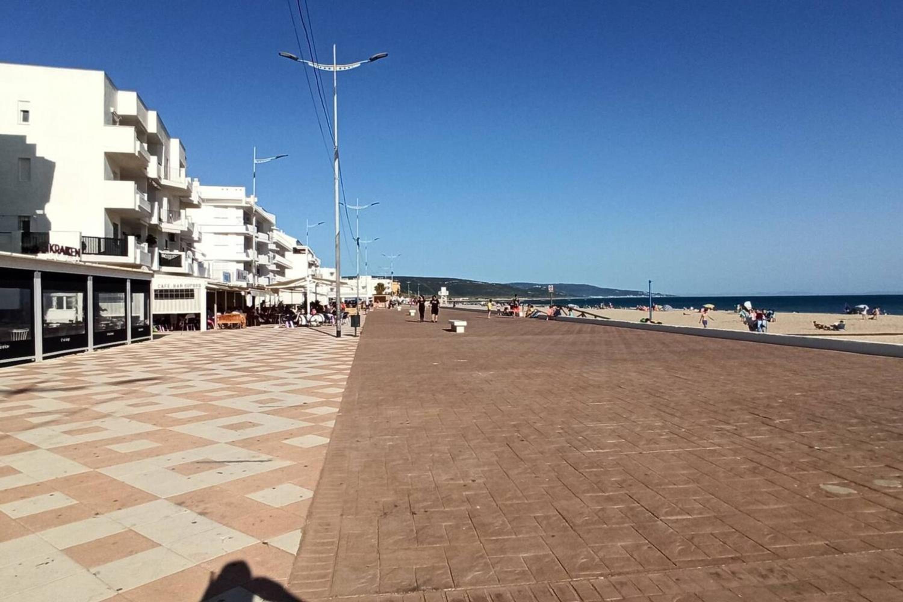Spacious Apartment in Barbate with Air Conditioning and Comfort