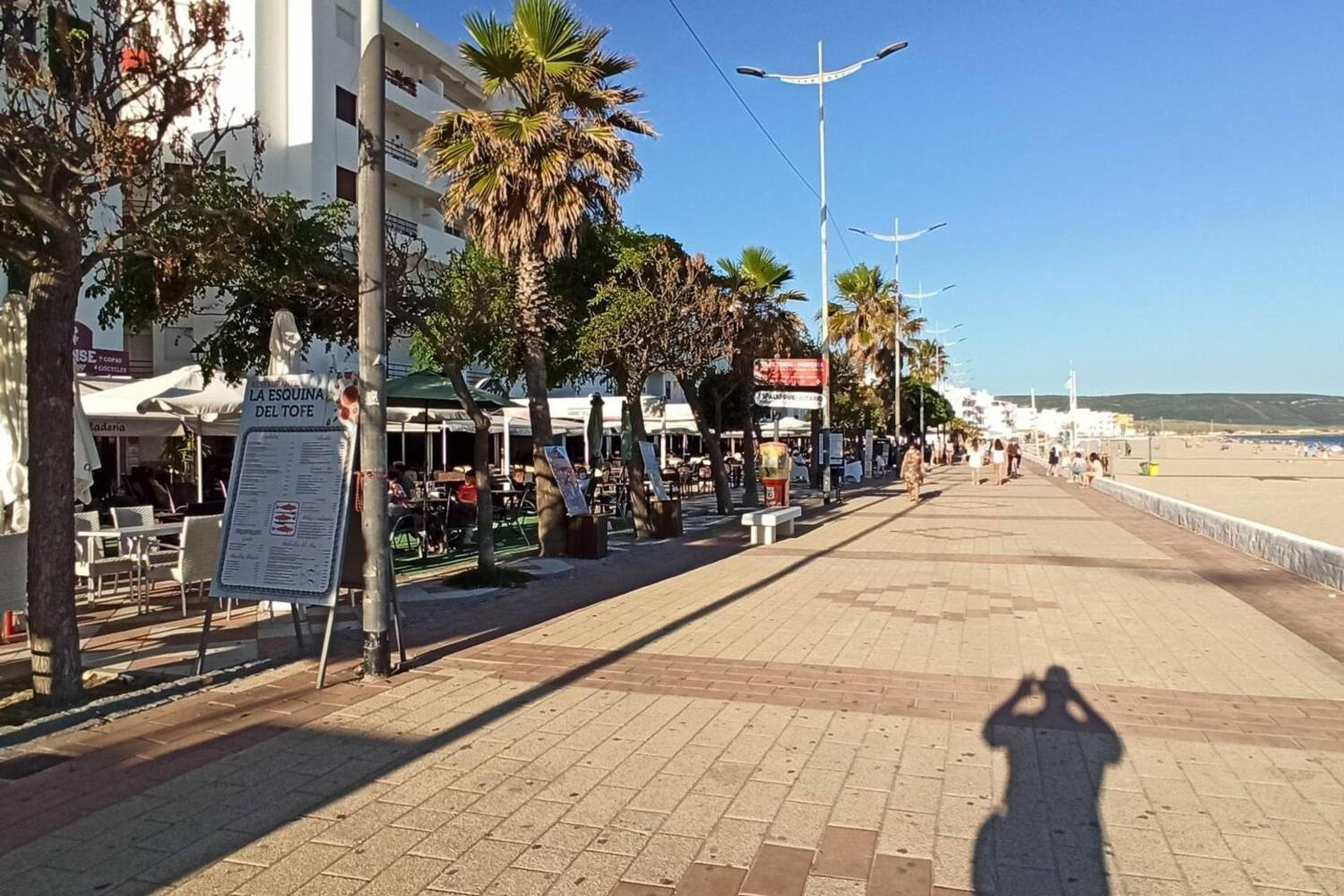 Spacious Apartment in Barbate with Air Conditioning and Comfort