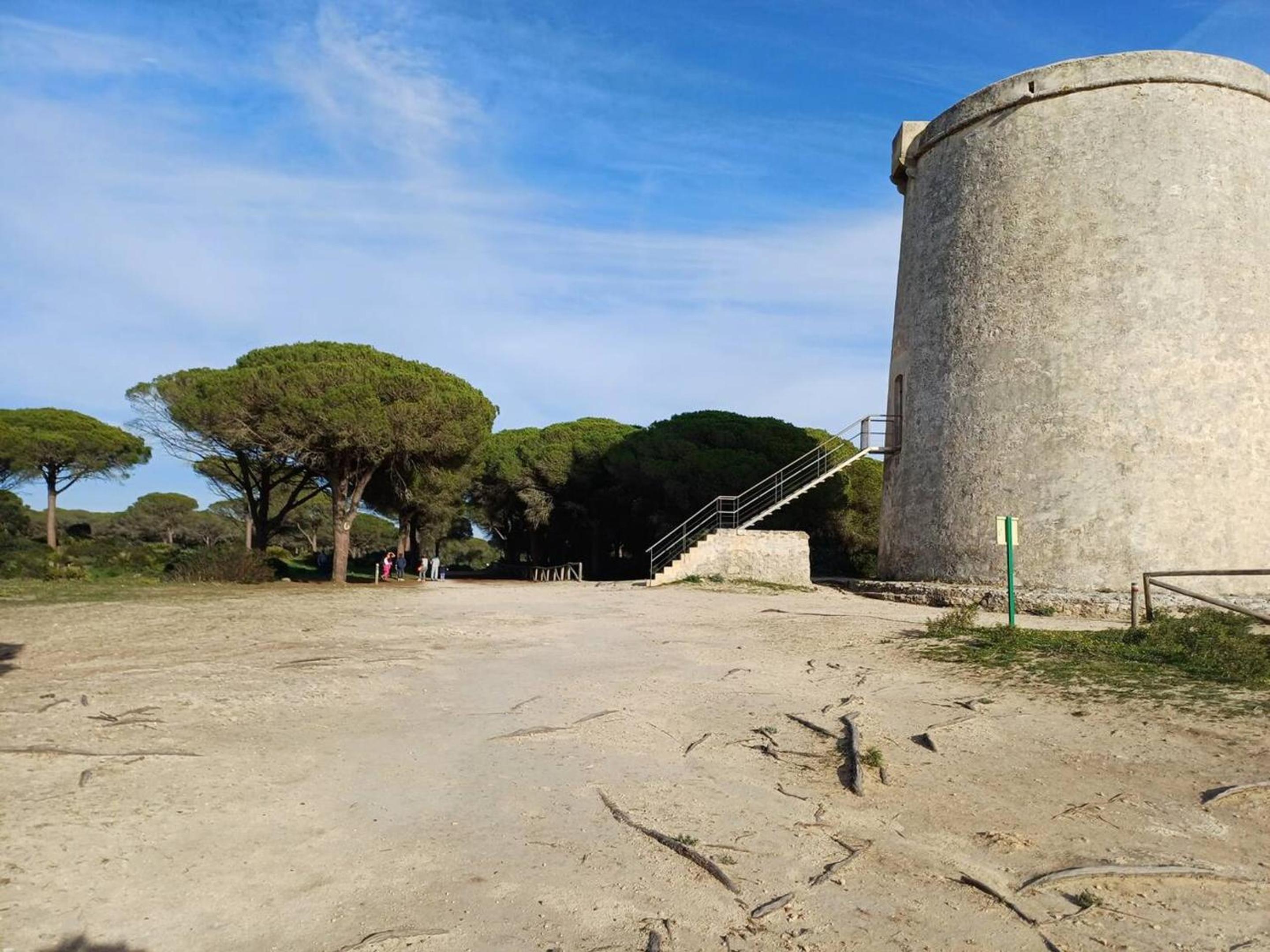 Spacious Apartment in Barbate with Air Conditioning and Comfort