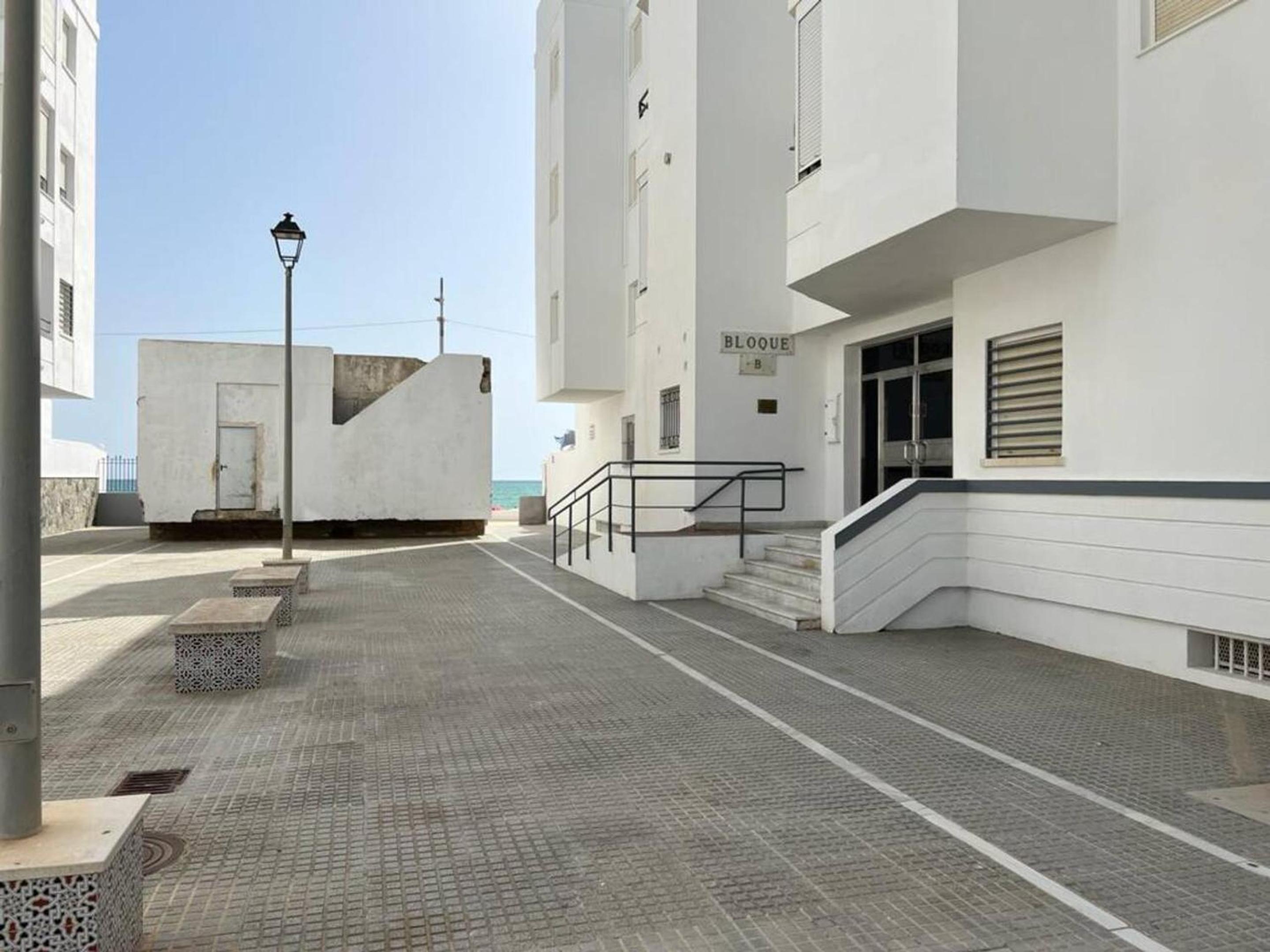 Spacious Apartment in Barbate with Air Conditioning and Comfort