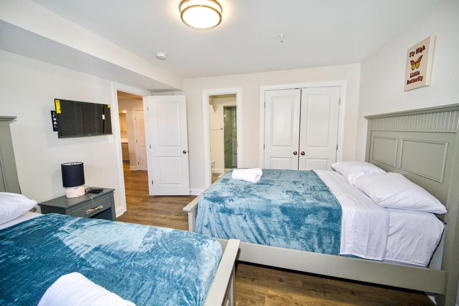 The Lenny: Modern Boutique Loft view 2