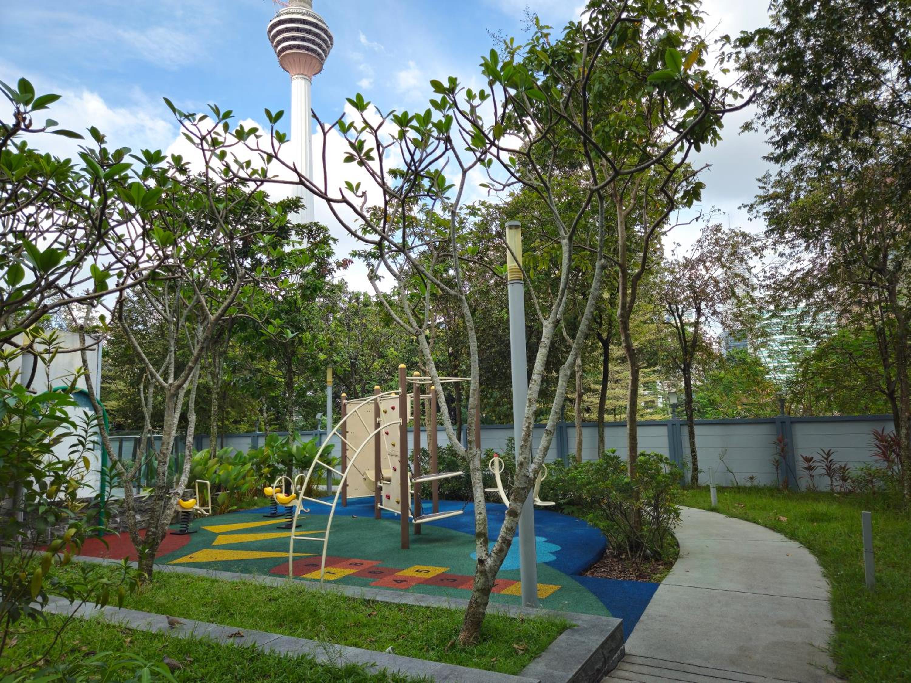 Blue Sky Apartment