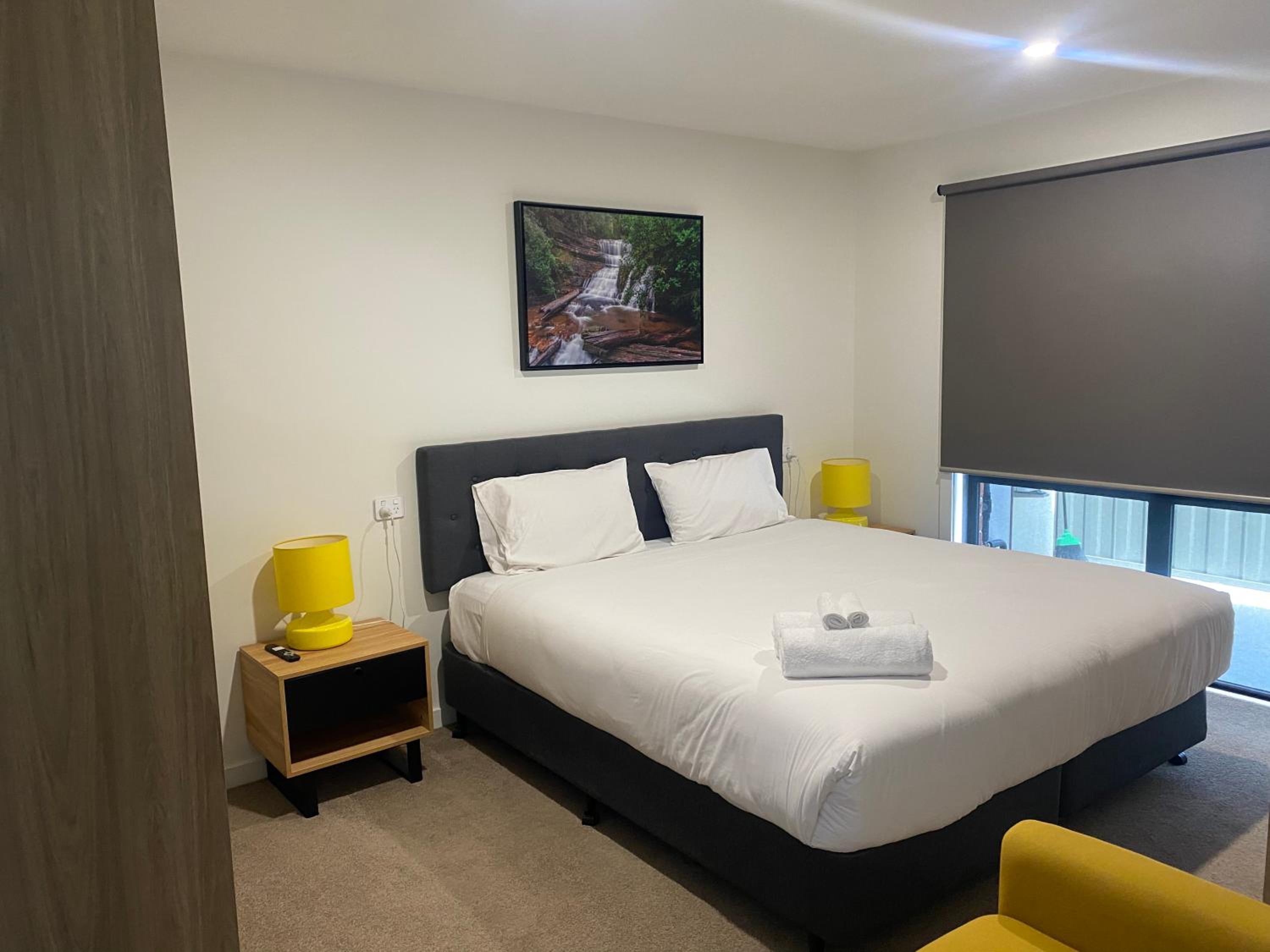 Superior & Luxe 2BR Apartment Villas Al Fresco Patio Free Parking & WIFI