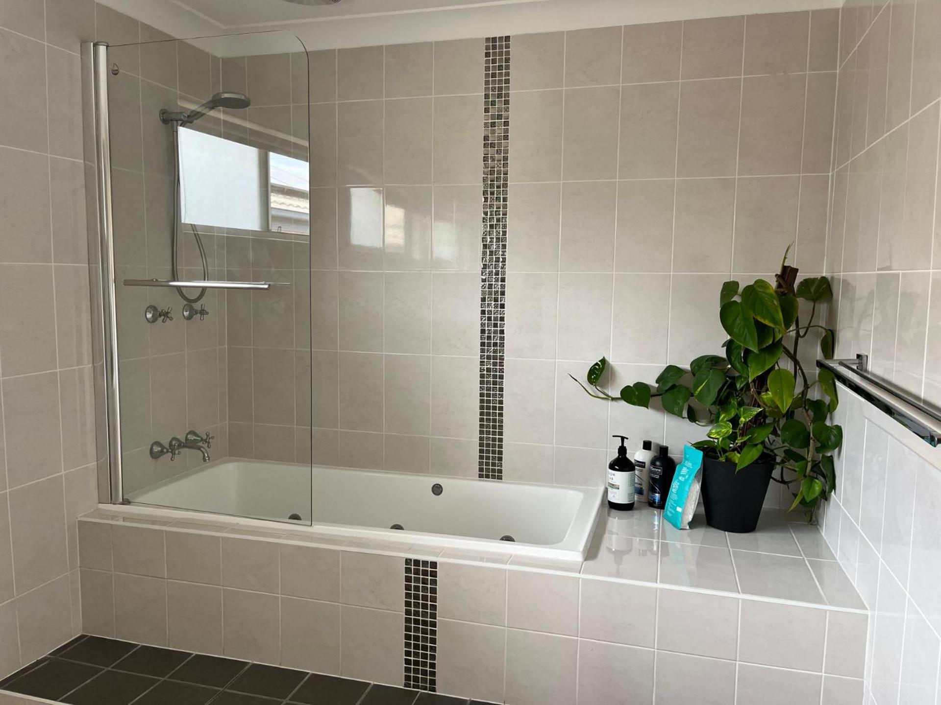 Toowoon Bay - Private Pool - Outside Shower
