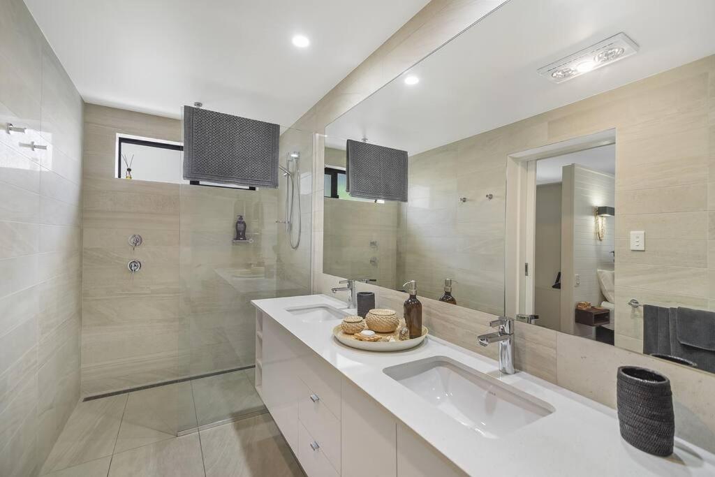 Beautiful Sunshine Beach Retreat with Heated Pool