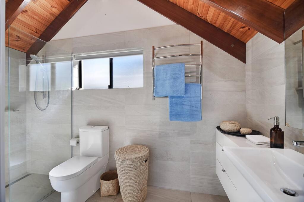 Beautiful Sunshine Beach Retreat with Heated Pool