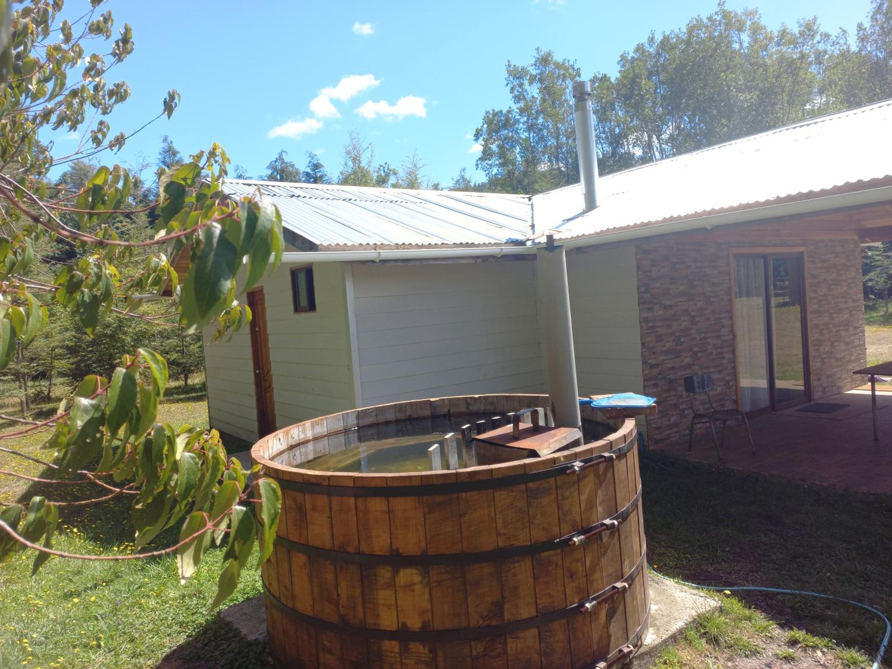 Cabaña con tinaja entre Villarrica y Lican Ray