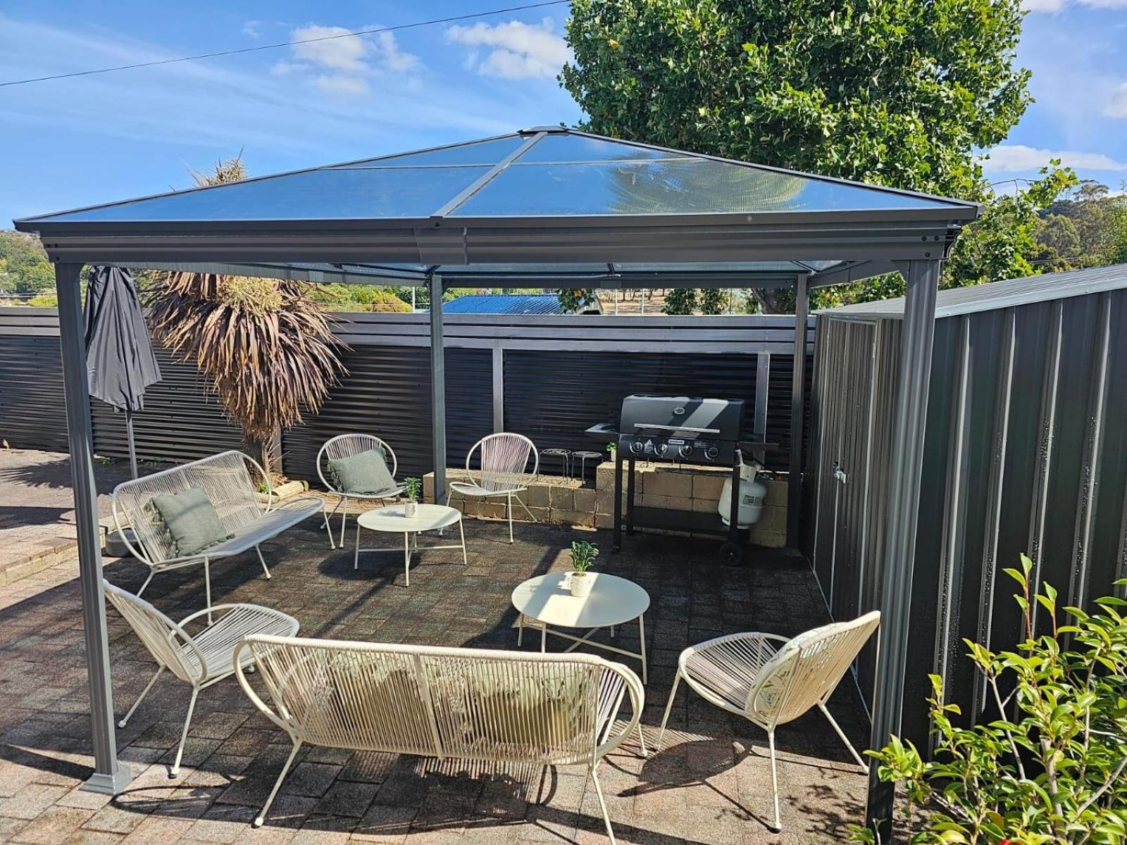 Legana Lodge - A home away from home - Catering for up to 12 guests