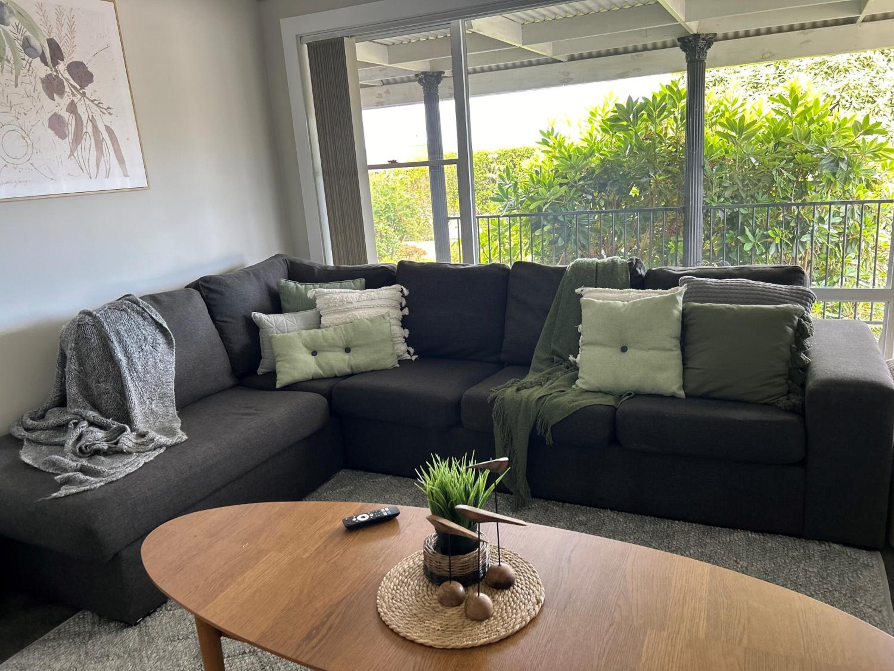 Legana Lodge - A home away from home - Catering for up to 12 guests