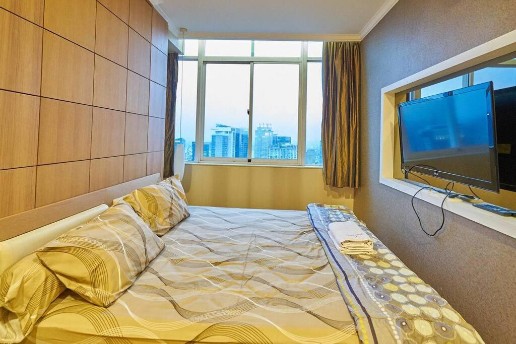 2BR Magnificent View Apartment at ITC Kuningan view 5