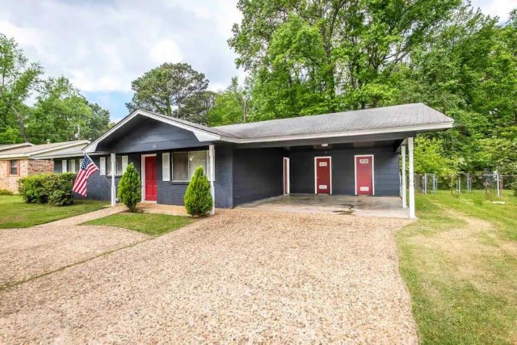 Cheerful 3 BR 2BA Home in Great Neighborhood! view 5