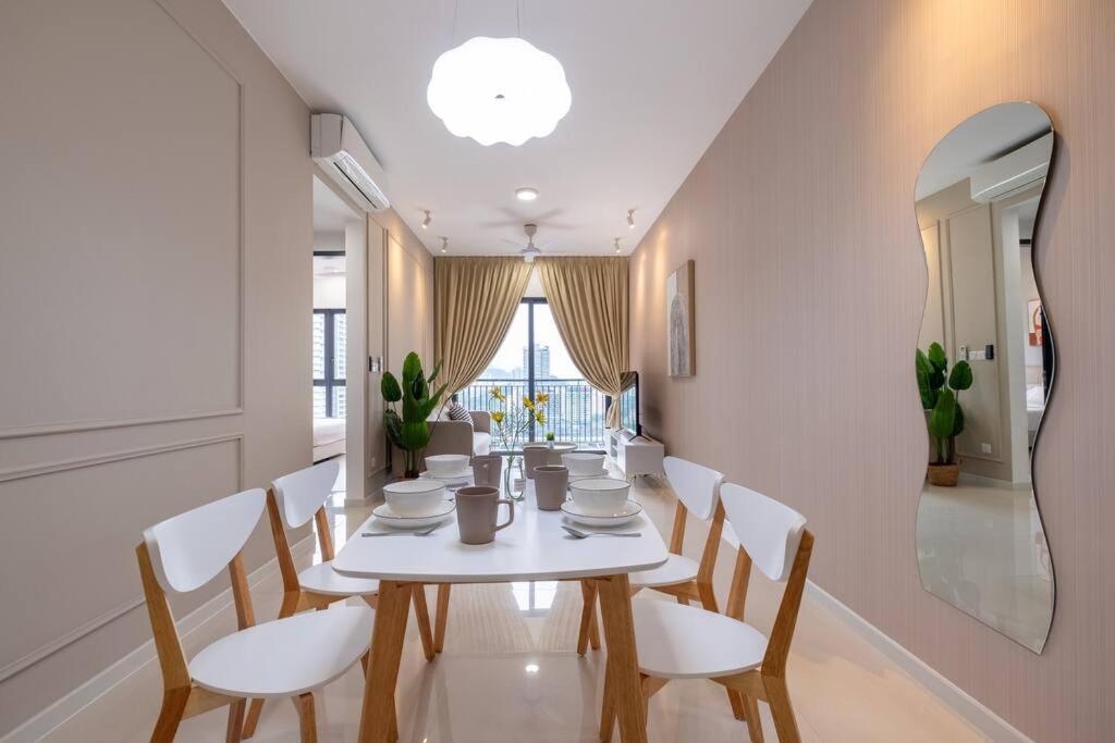Wonderland 7pax dreams house at Sunway Velocity 2