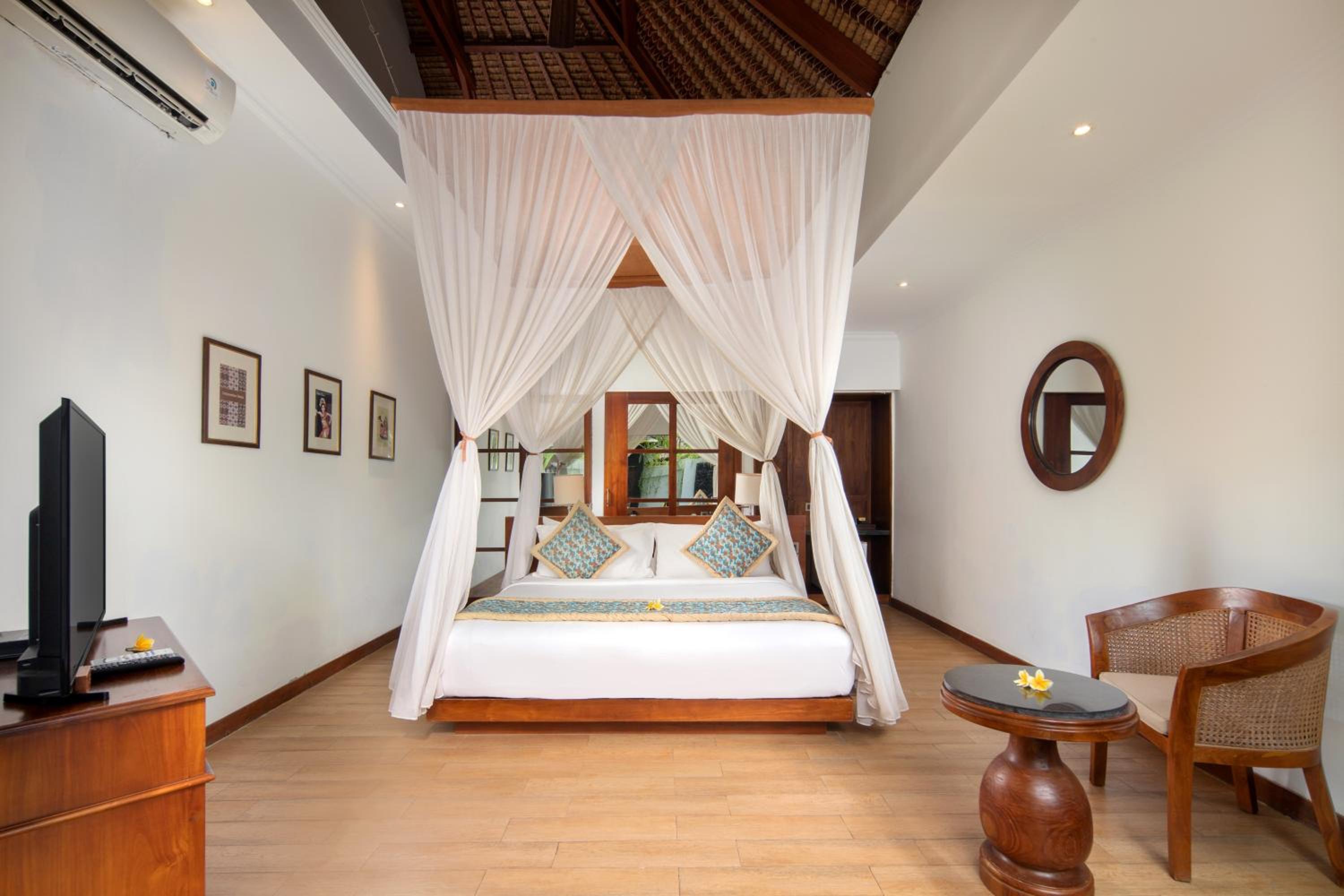 Lembongan Beach Club & Resort