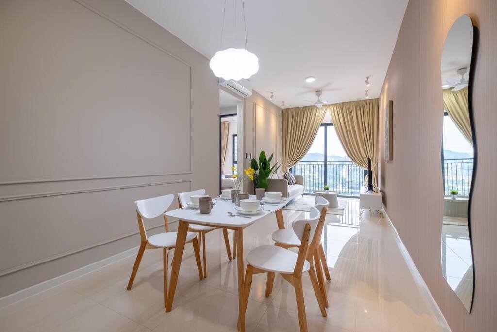 Wonderland 7pax dreams house at Sunway Velocity 2