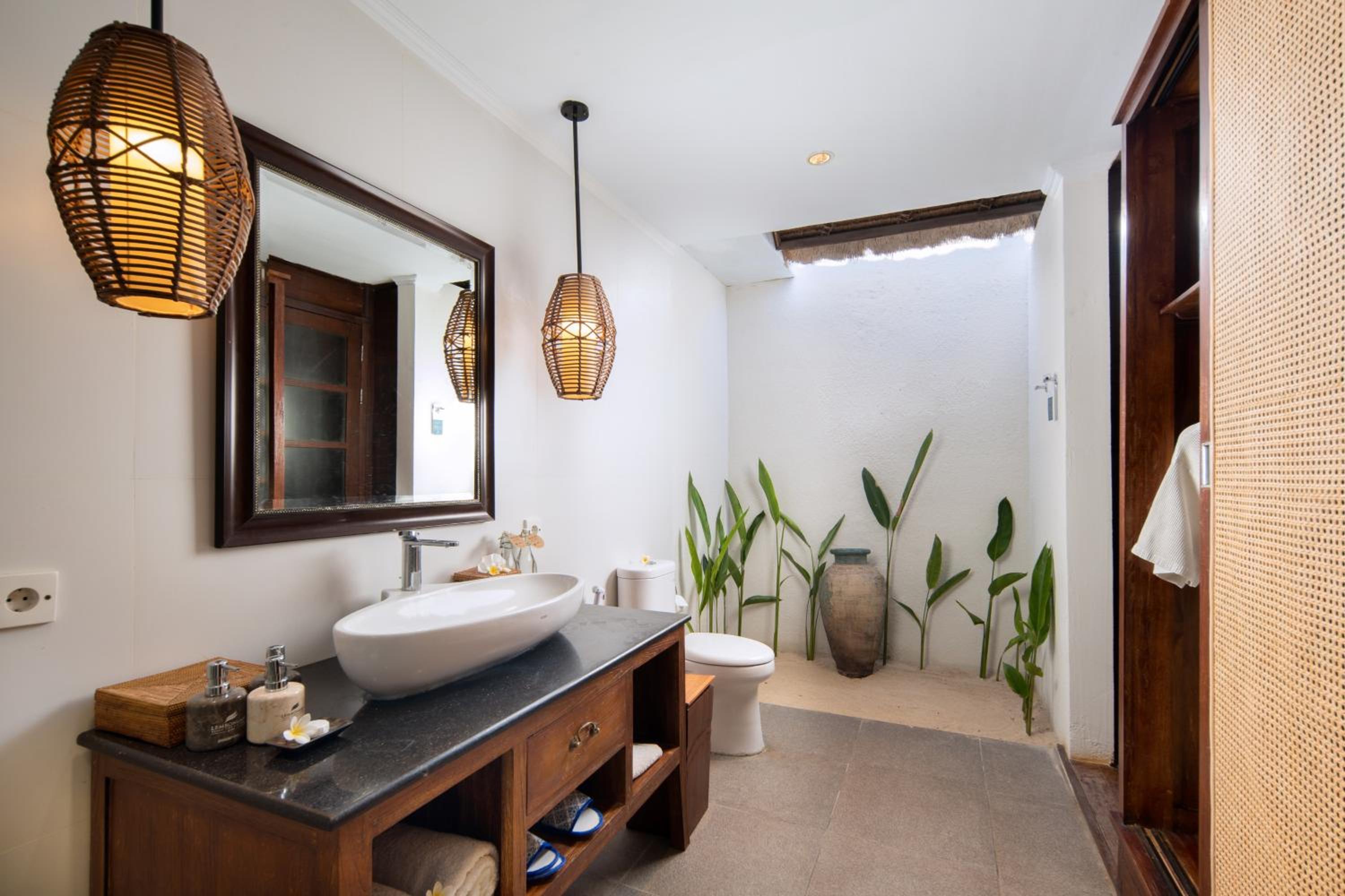 Lembongan Beach Club & Resort