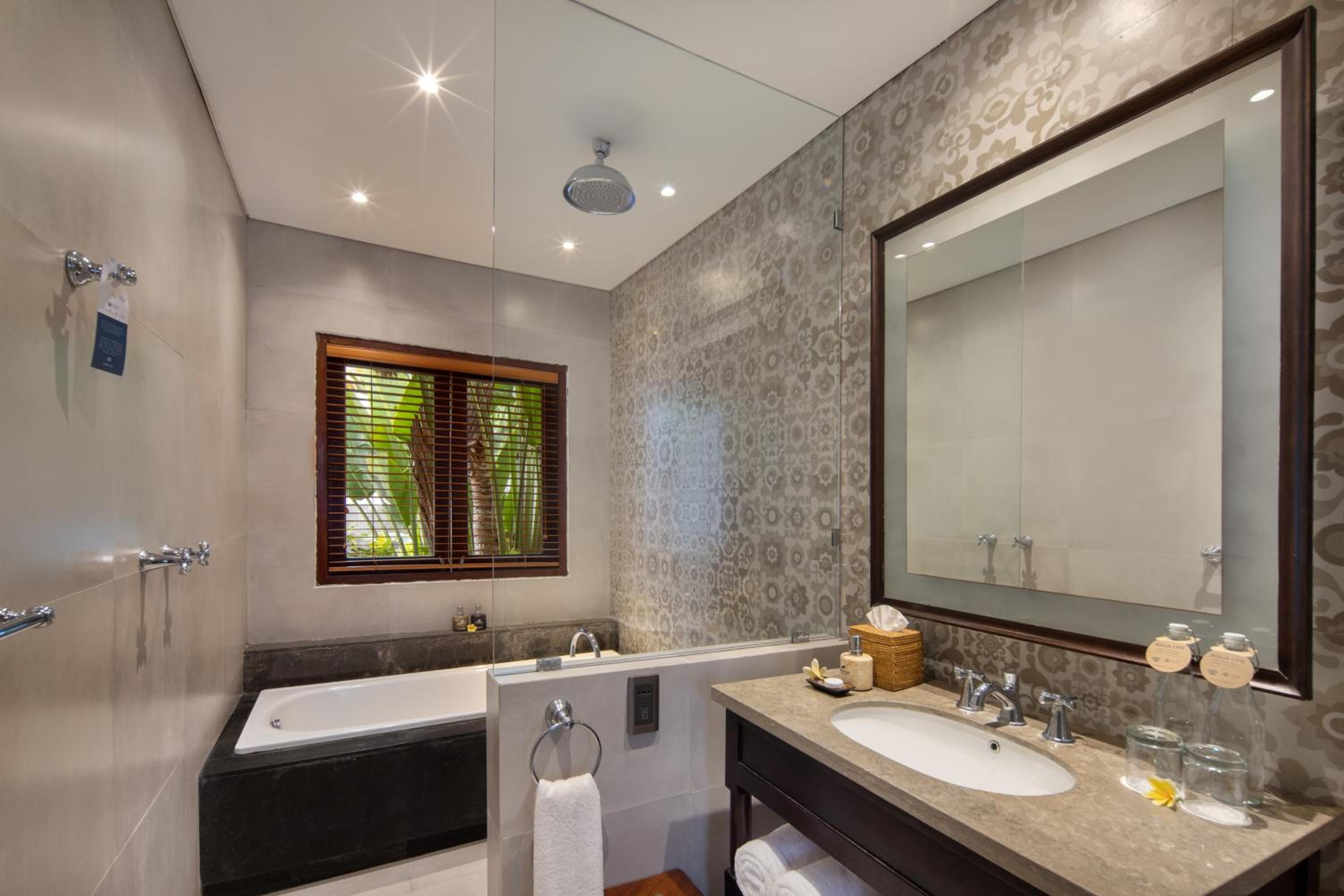 Lembongan Beach Club & Resort