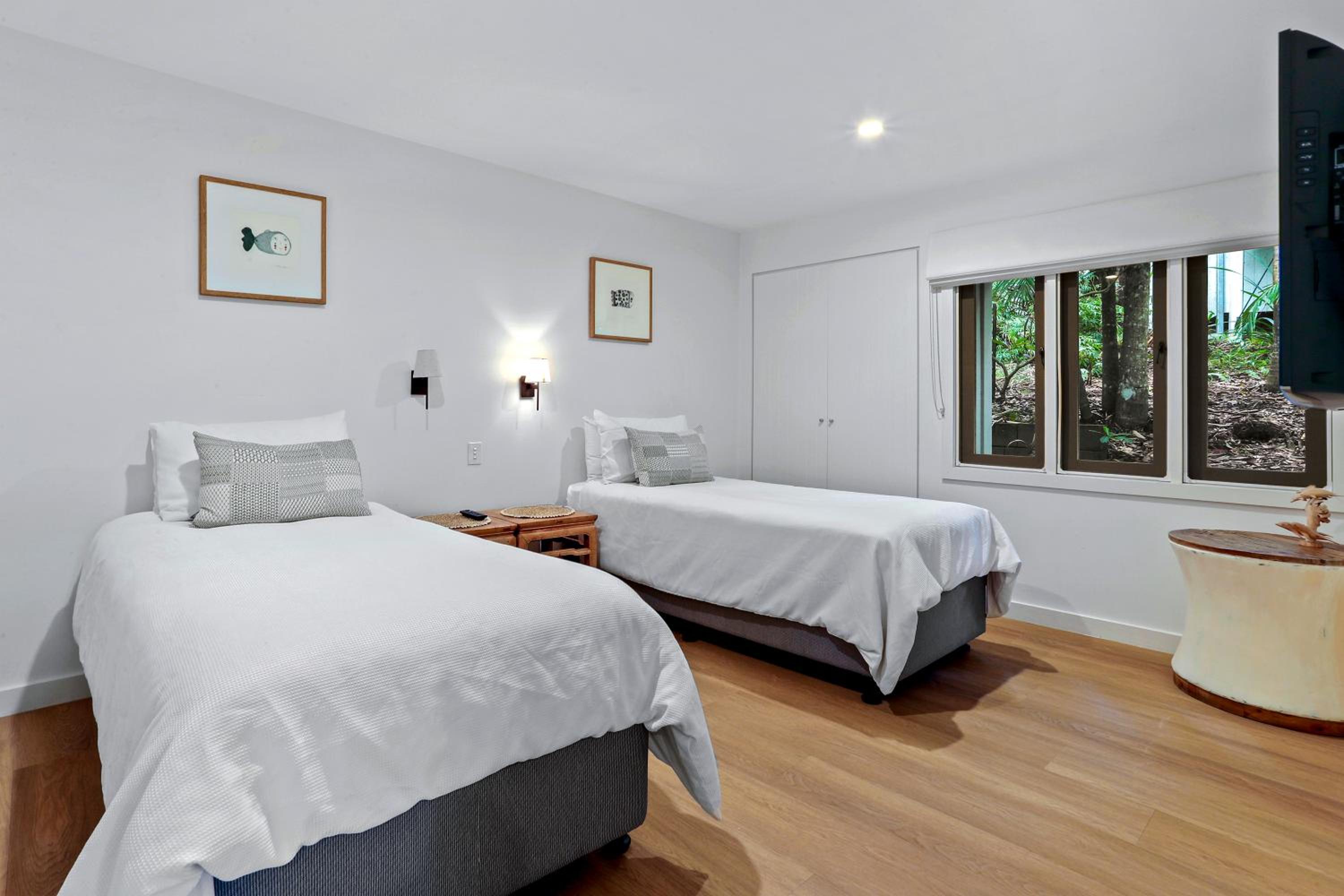 Dual-living amongst the rainforest, Little Cove