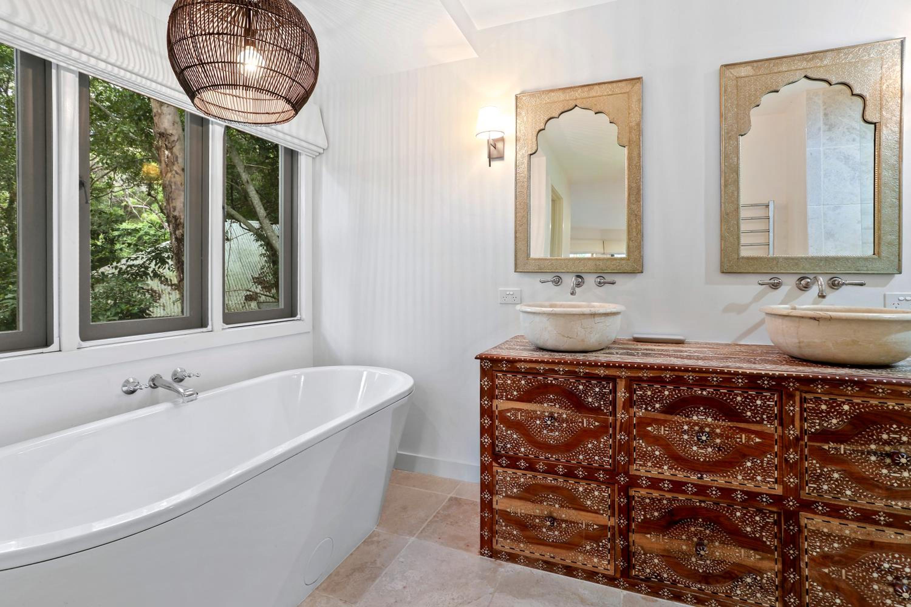 Dual-living amongst the rainforest, Little Cove