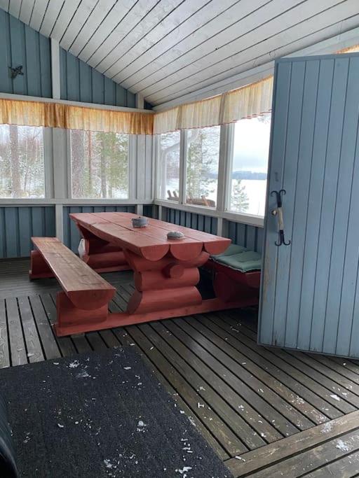 Käpälämäki puhtaan veden äärellä omassa rauhassa