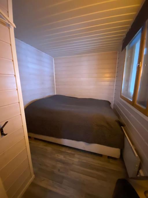 Käpälämäki puhtaan veden äärellä omassa rauhassa