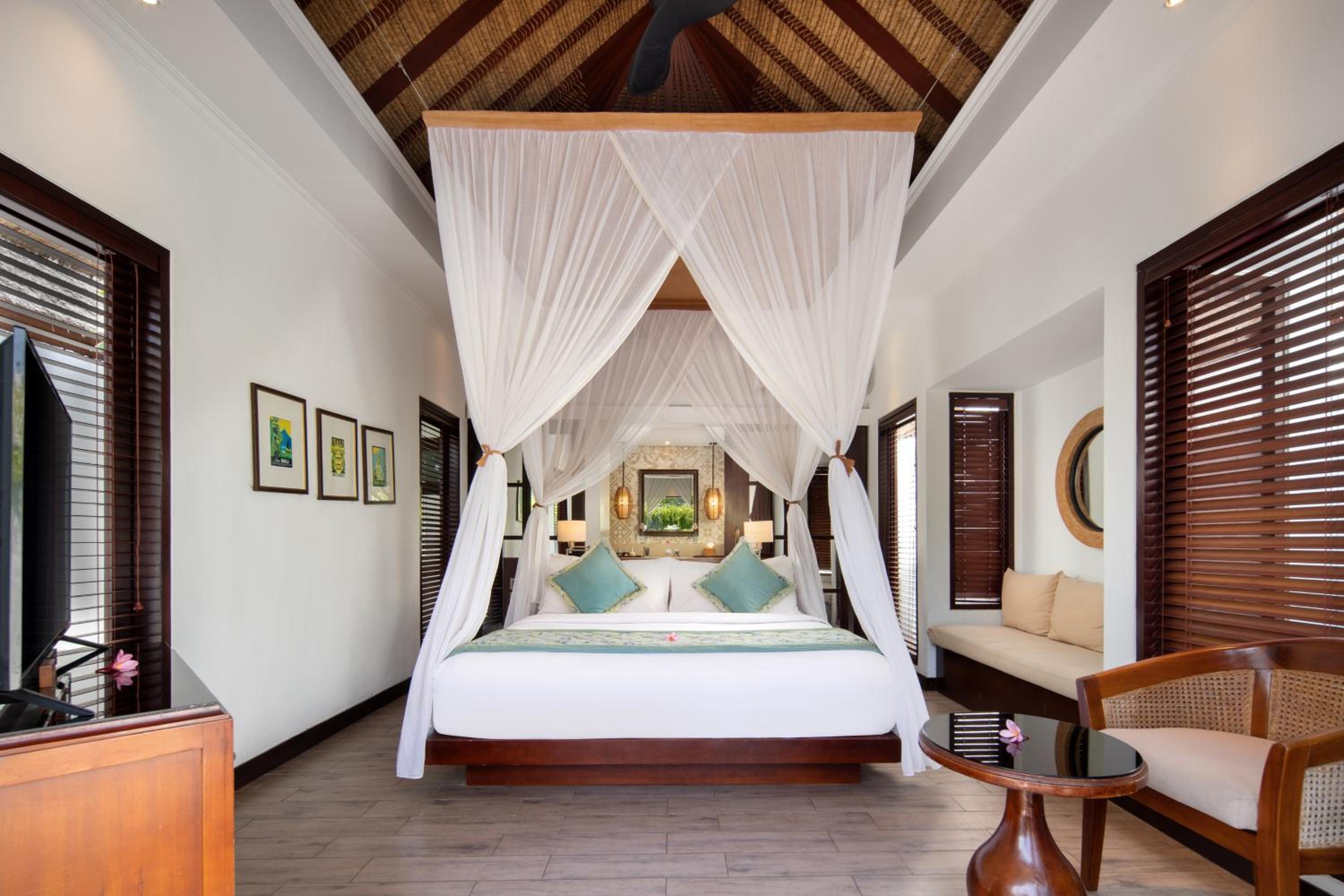 Lembongan Beach Club & Resort