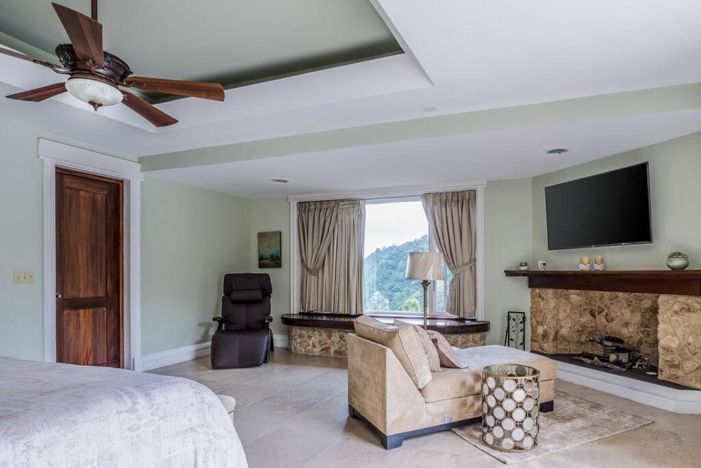 Casa Cascada, Boquete full house