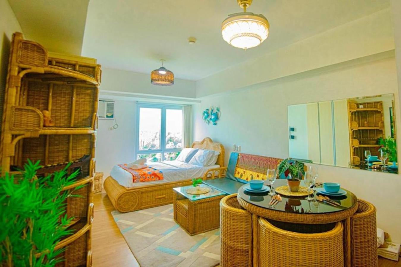 Abreeza Studio Suite T1-708 - AC, Wifi, Netflix, Kitchen, Washer, Abreeza Mall view 3