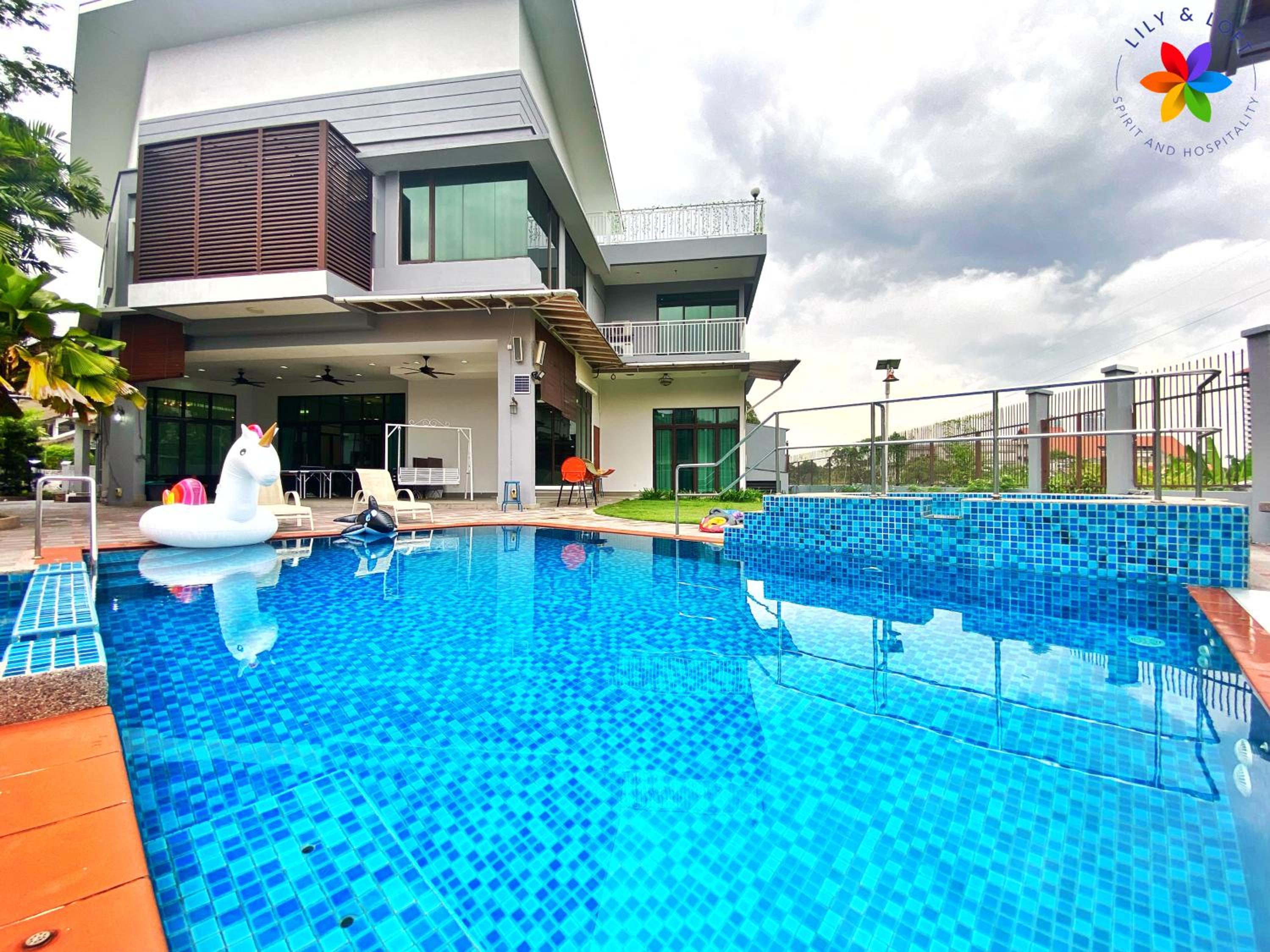 40P, Subang Villa with Pool/BBQ/Karaoke/Meeting photo 3