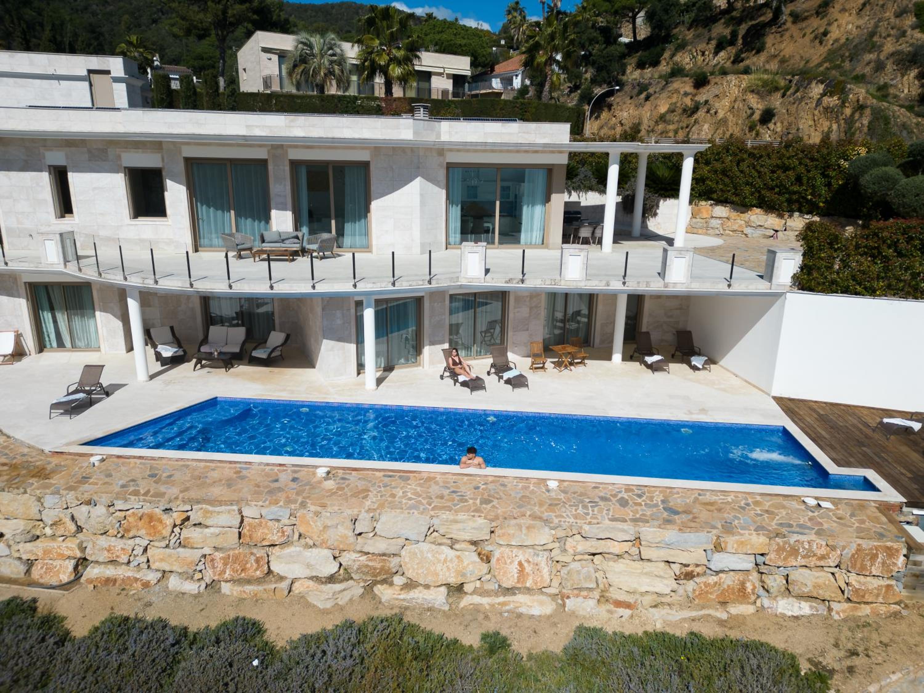 Gran Piscina Hidromasaje playa privada y sauna
