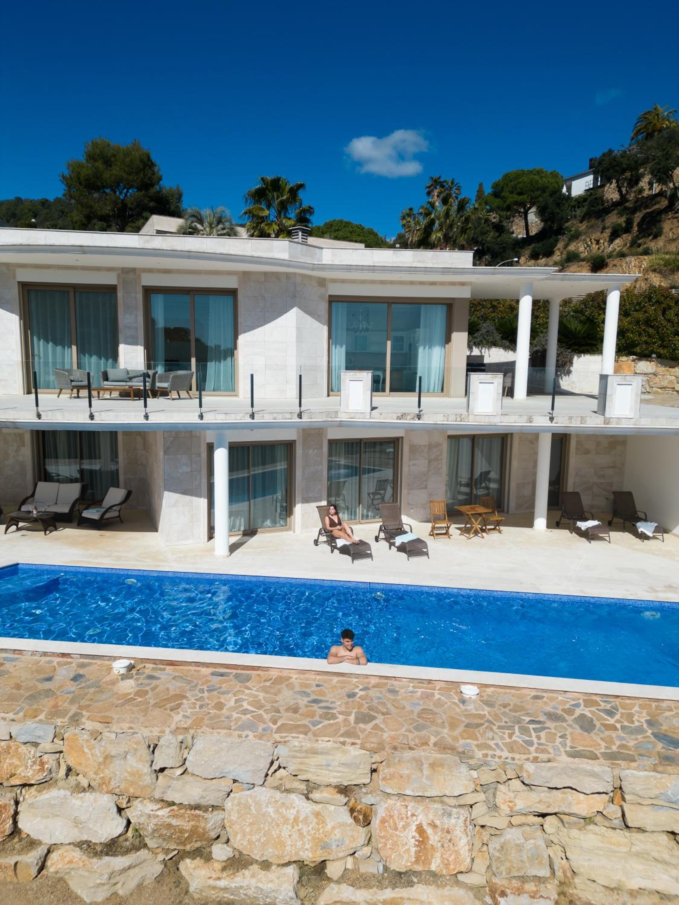 Gran Piscina Hidromasaje playa privada y sauna