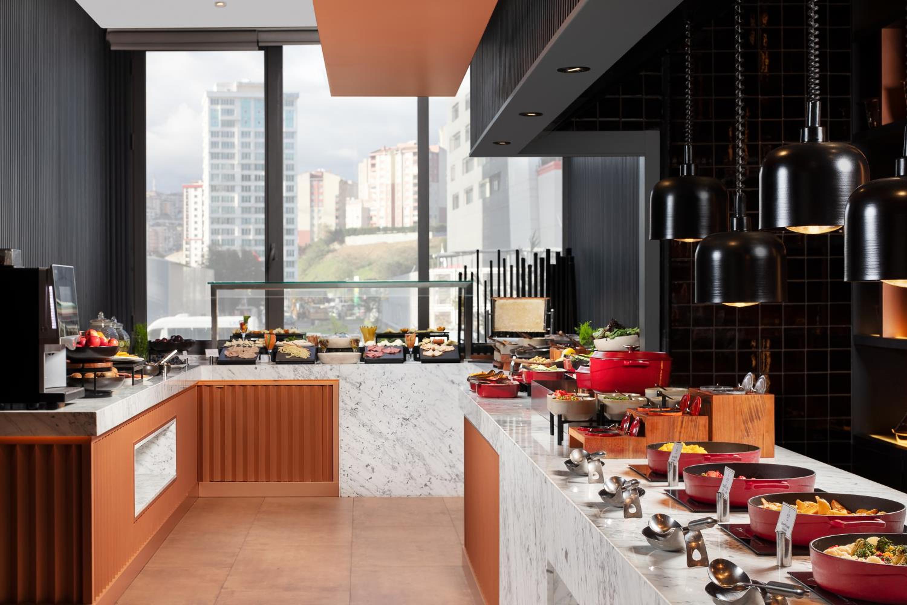 Delta Hotels by Marriott İstanbul Kağıthane - Image 49