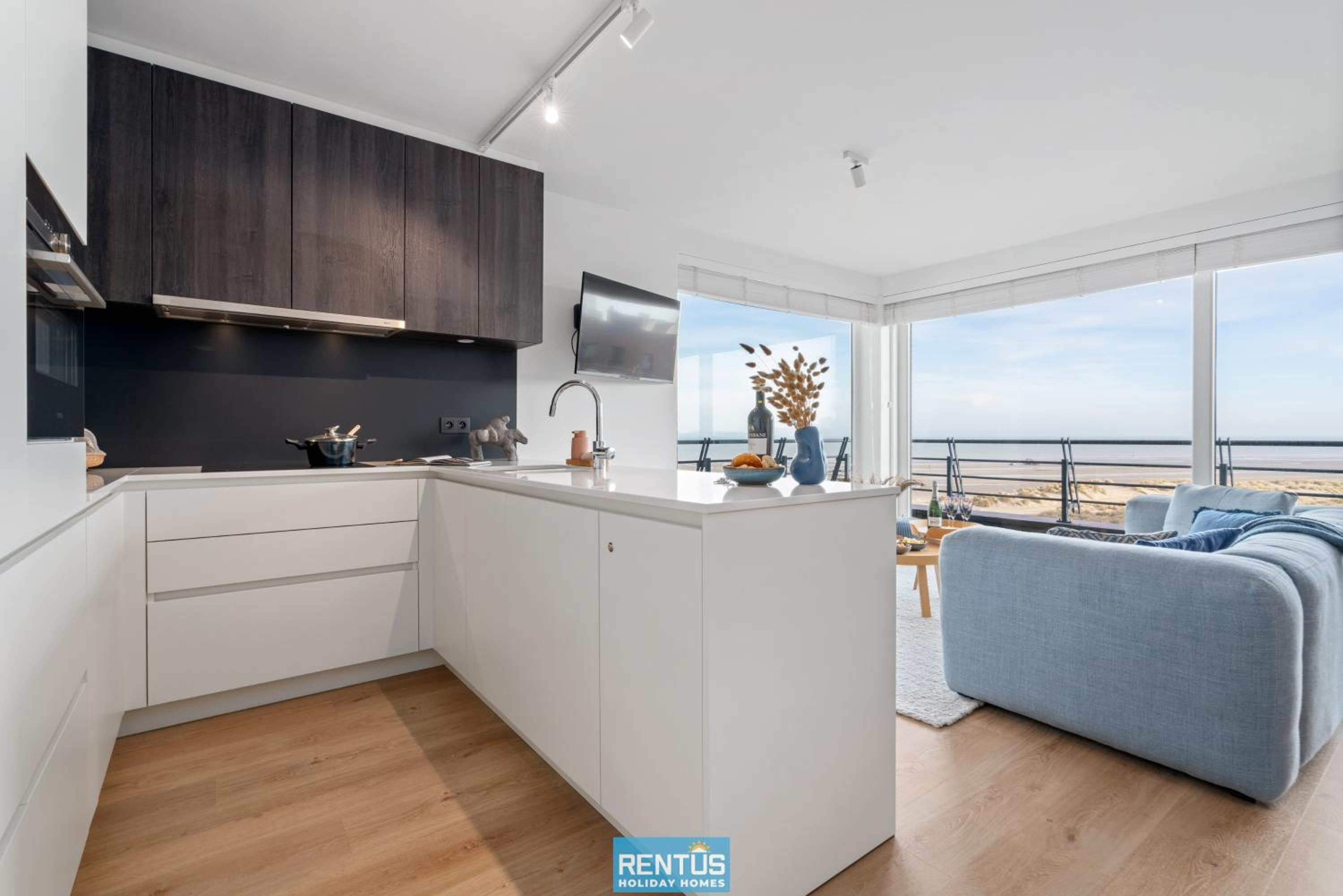Beach Break - family friendly apartment by the sea