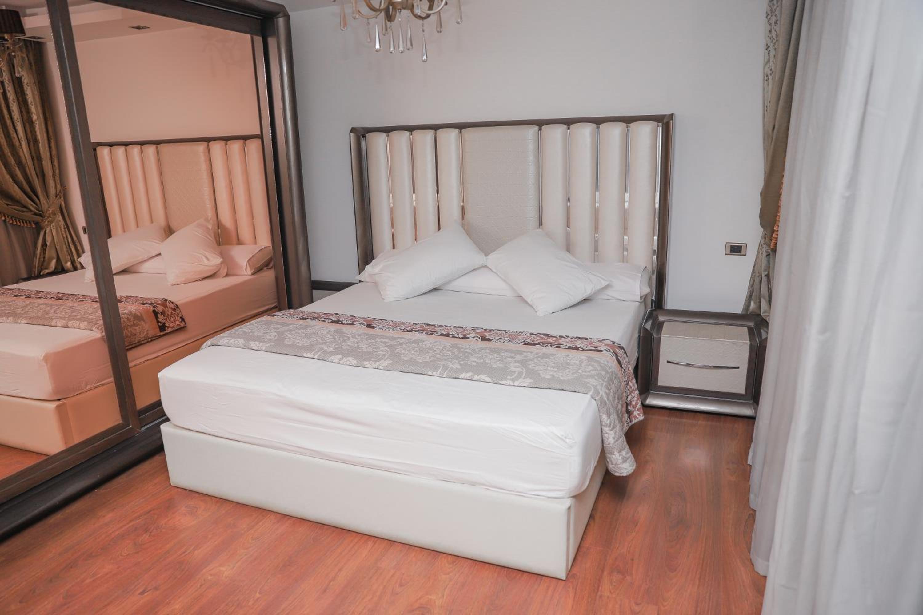 Platinum One Story Villa , 350 m , Heliopolis