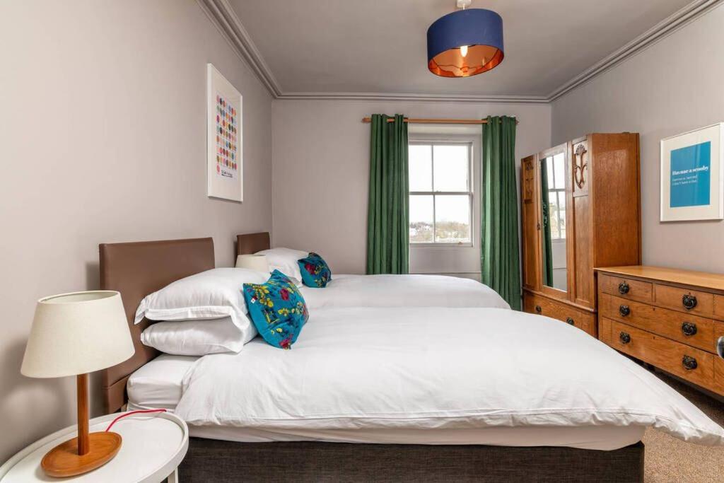 6 Howard Place view 5