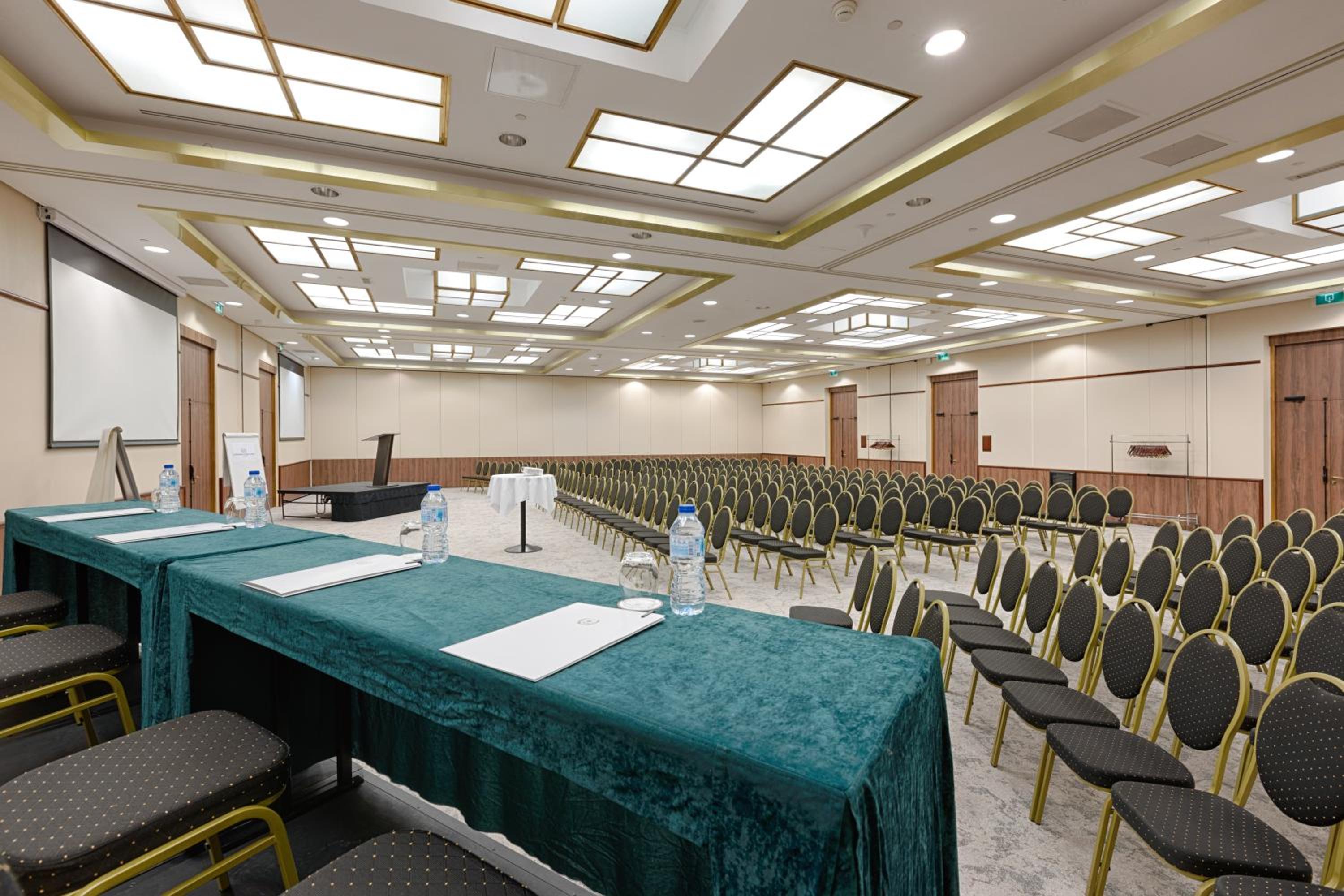 Levallois-Perret Vacations - Evergreen Laurel Hotel - Property Image 1