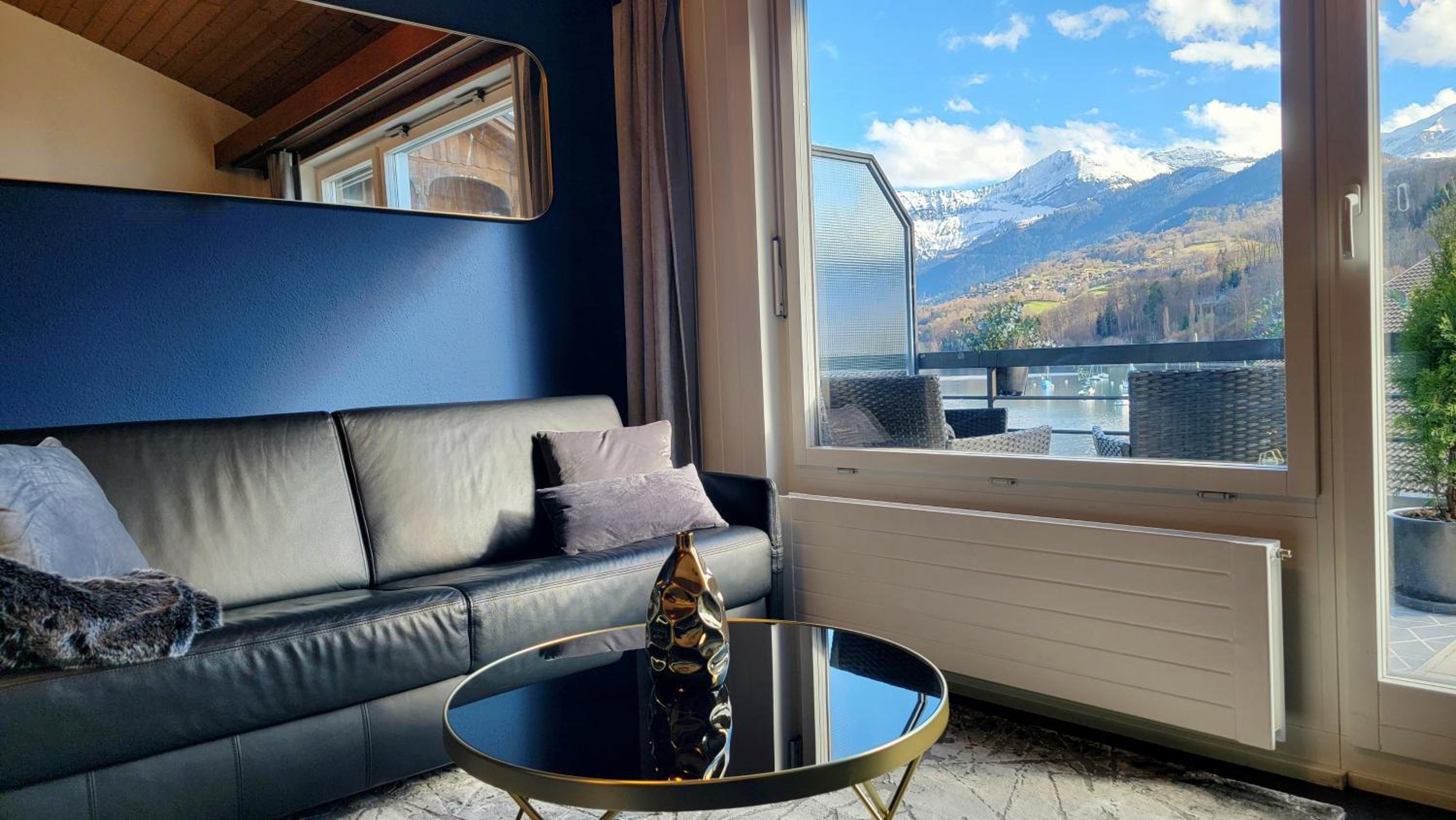 Lakeview Loft*Lake/Ferry access* Central