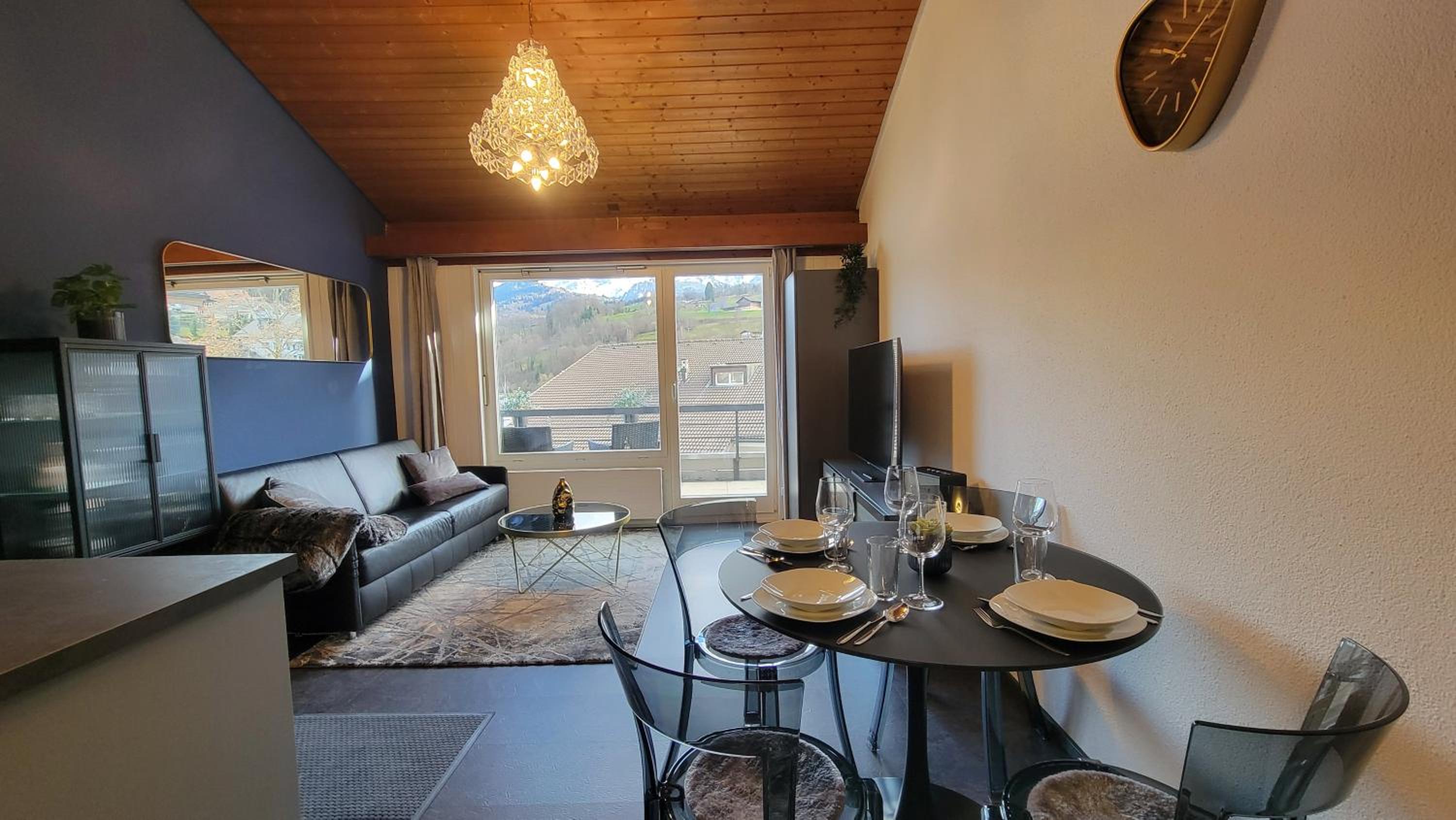 Lakeview Loft*Lake/Ferry access* Central